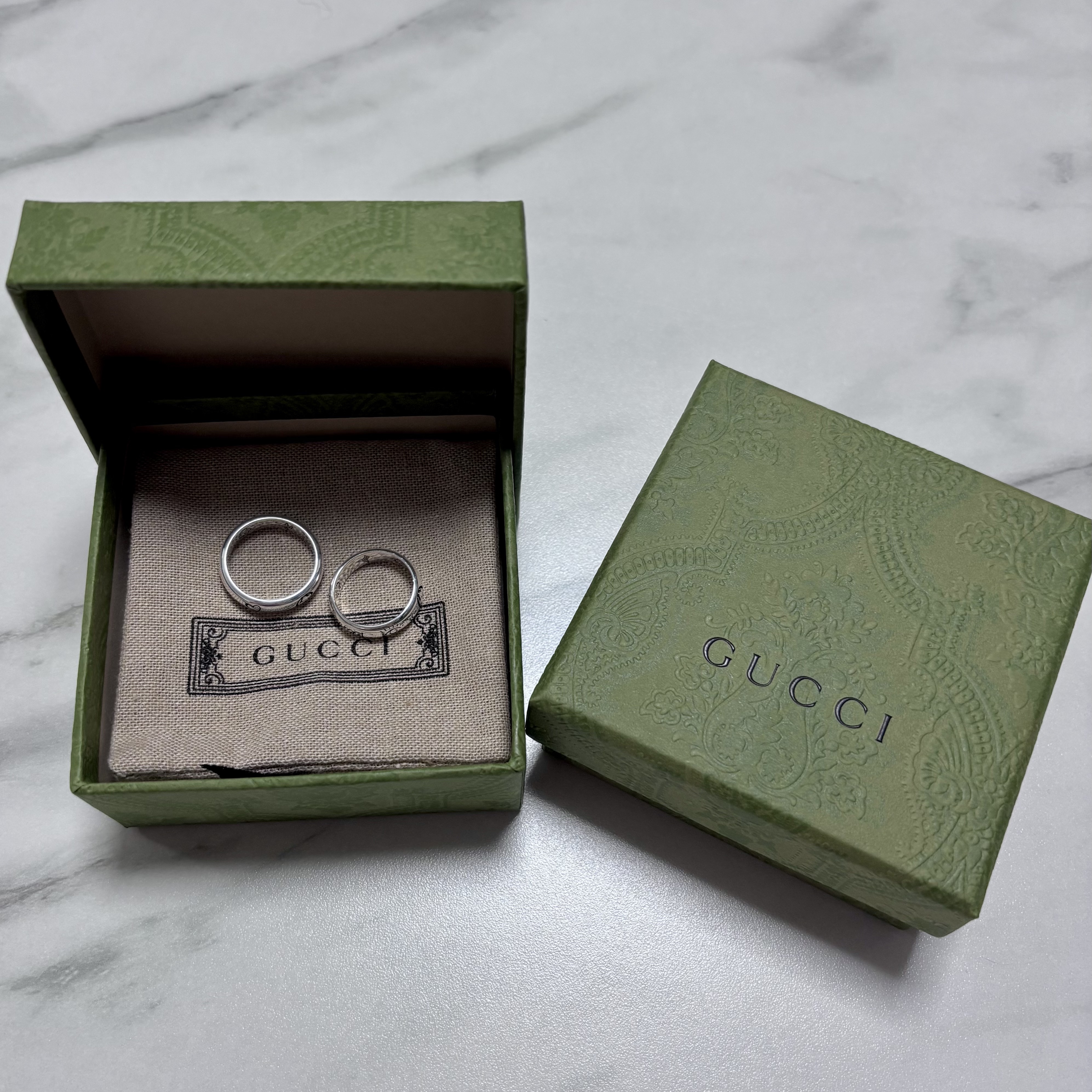 Gucci Blind For Love Ring Silver 착용 스타일 - 1