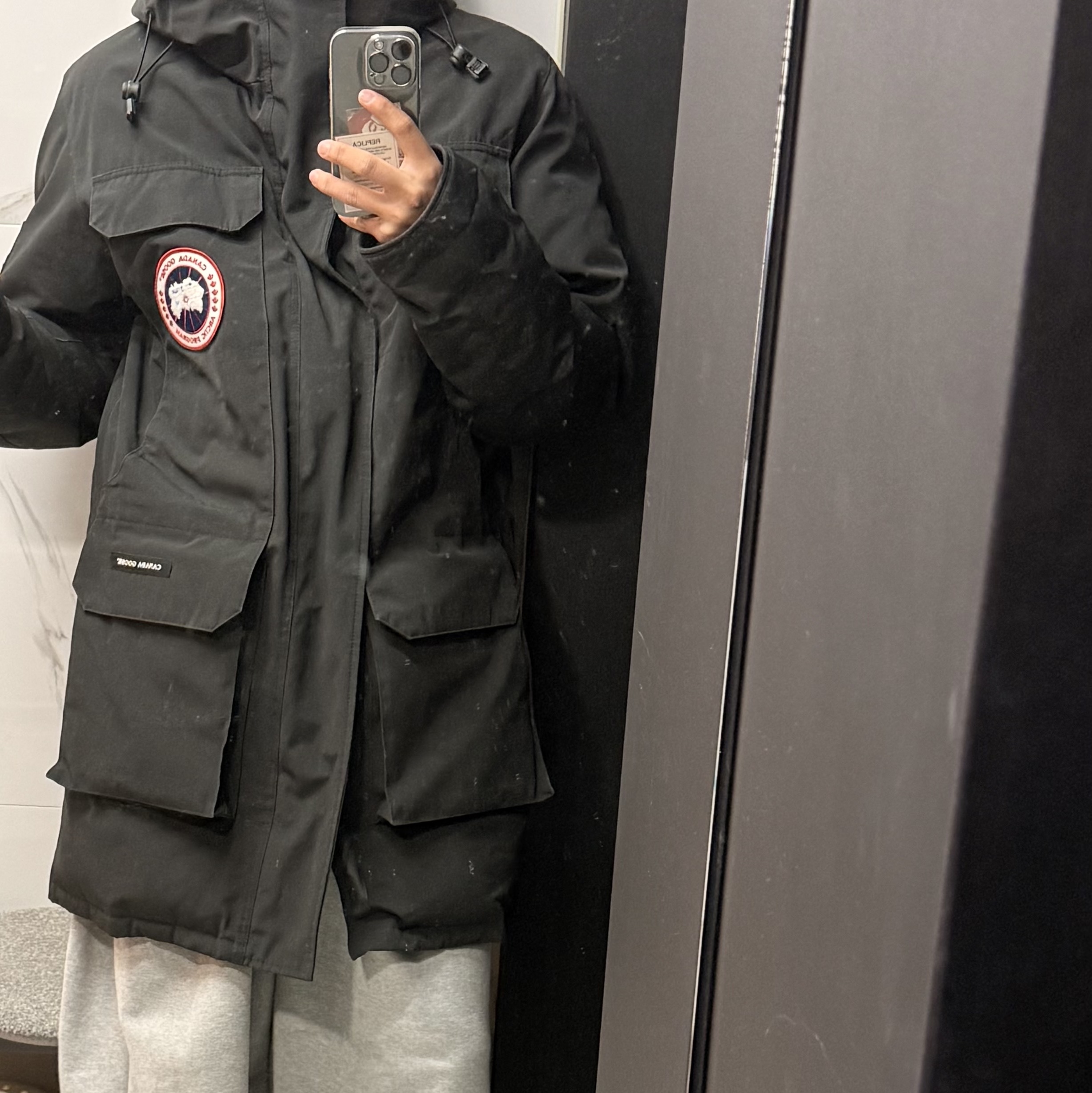 Canada Goose Expedition Parka Black 착용 스타일