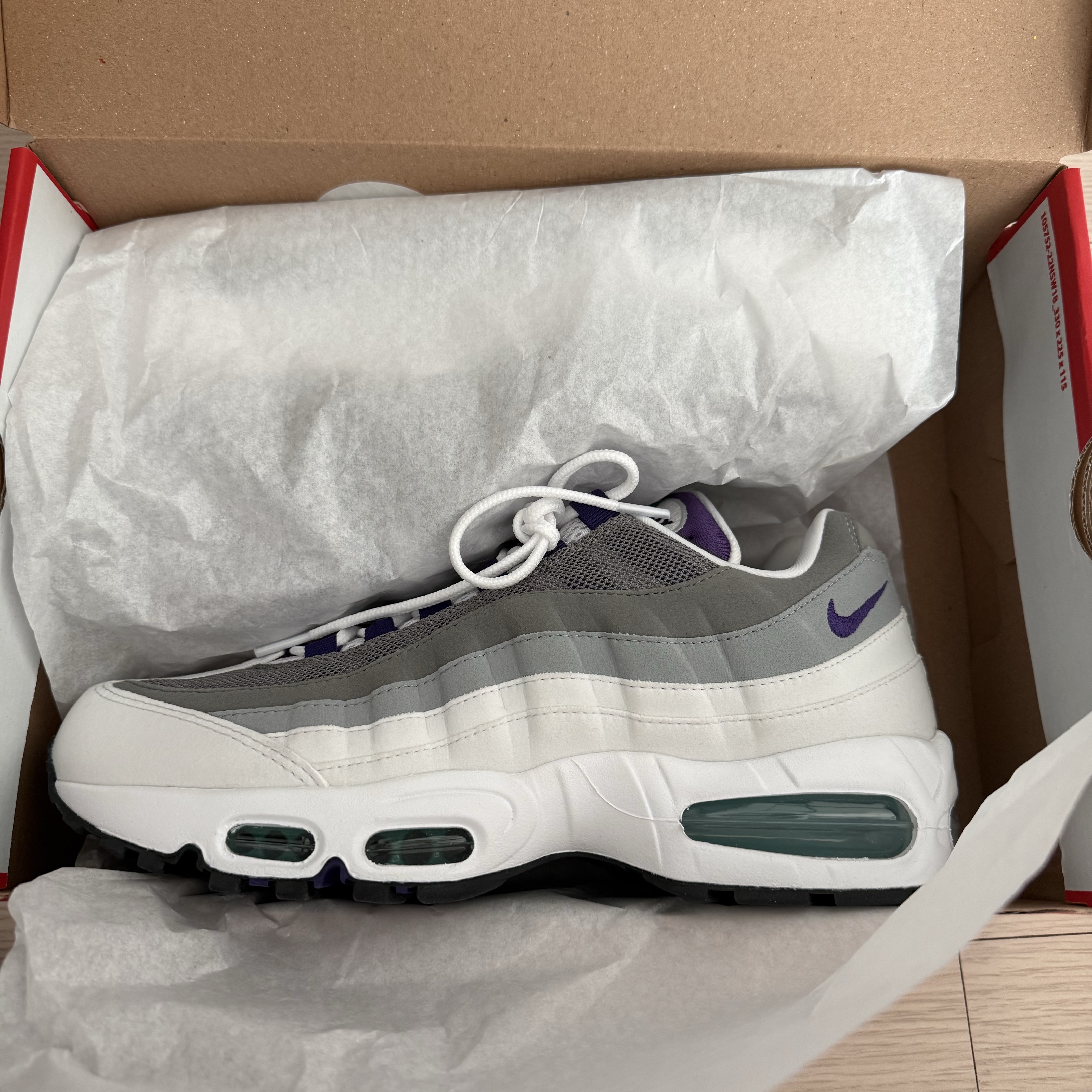 (W) Nike Air Max 95 White Emerald Green 착용 스타일 - 2