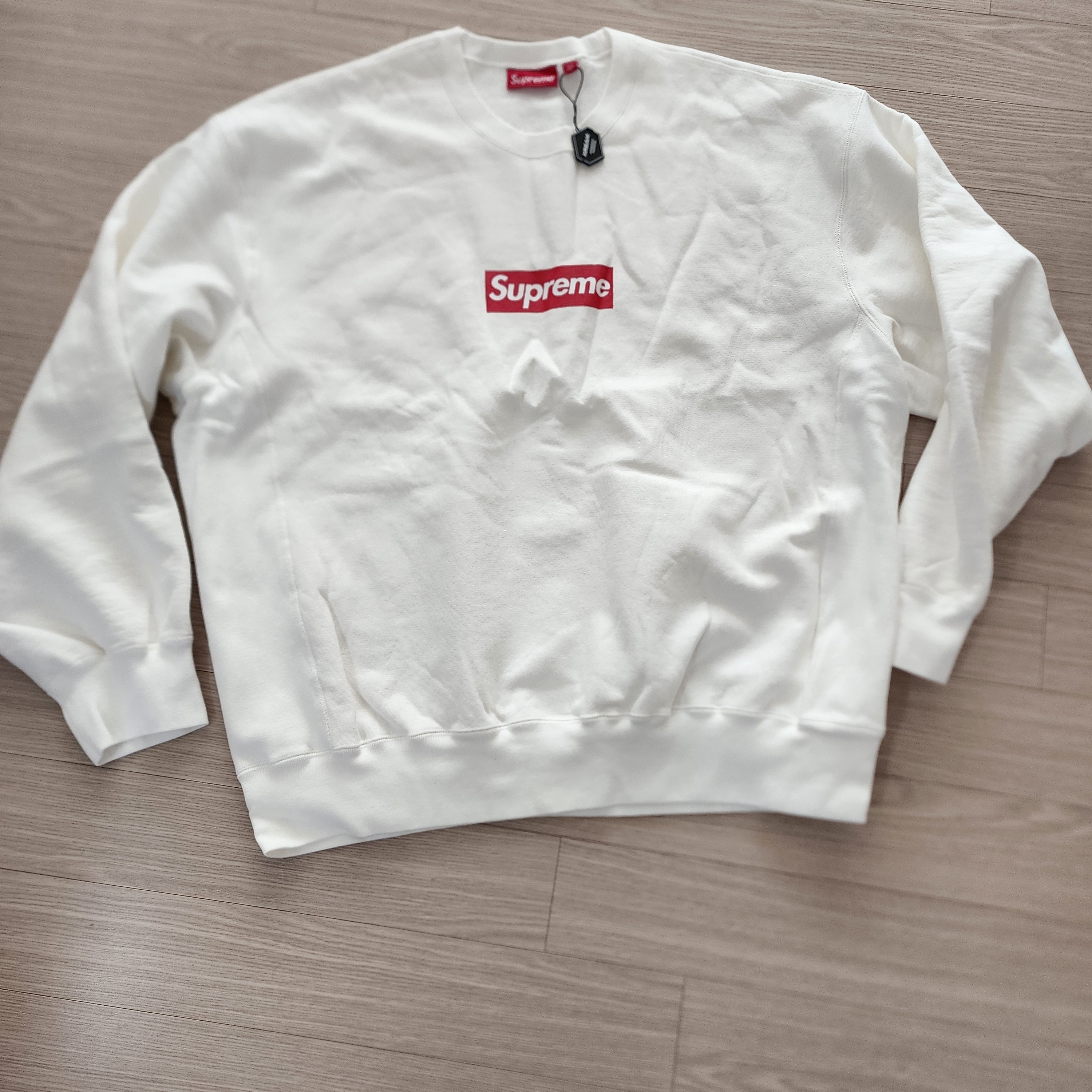 Supreme Washed Box Logo Crewneck White - 25SS 착용 스타일