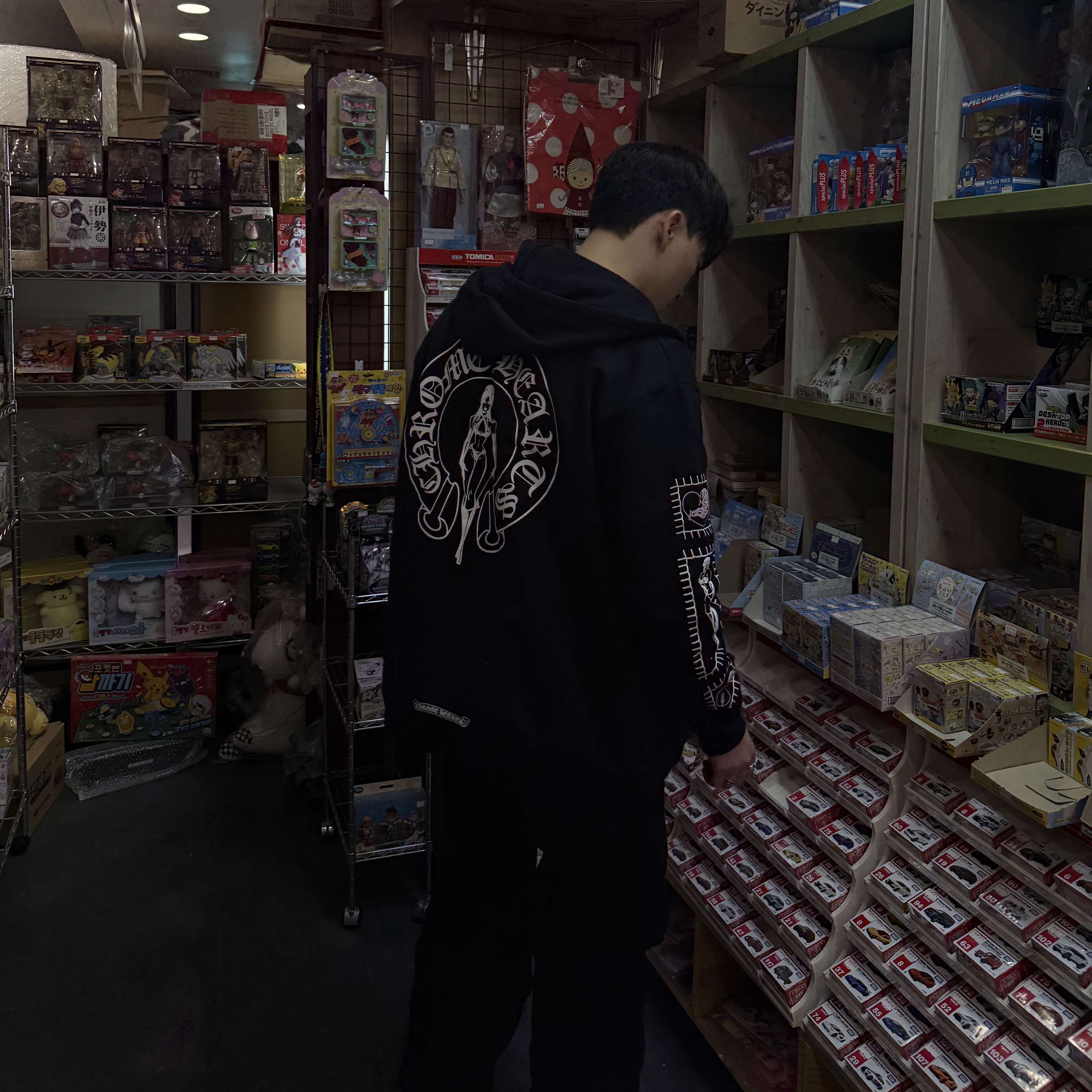 Chrome Hearts Deadly Doll Horse Shoe Vine Dagger Zip-Up Hoodie Black 착용 스타일 - 1