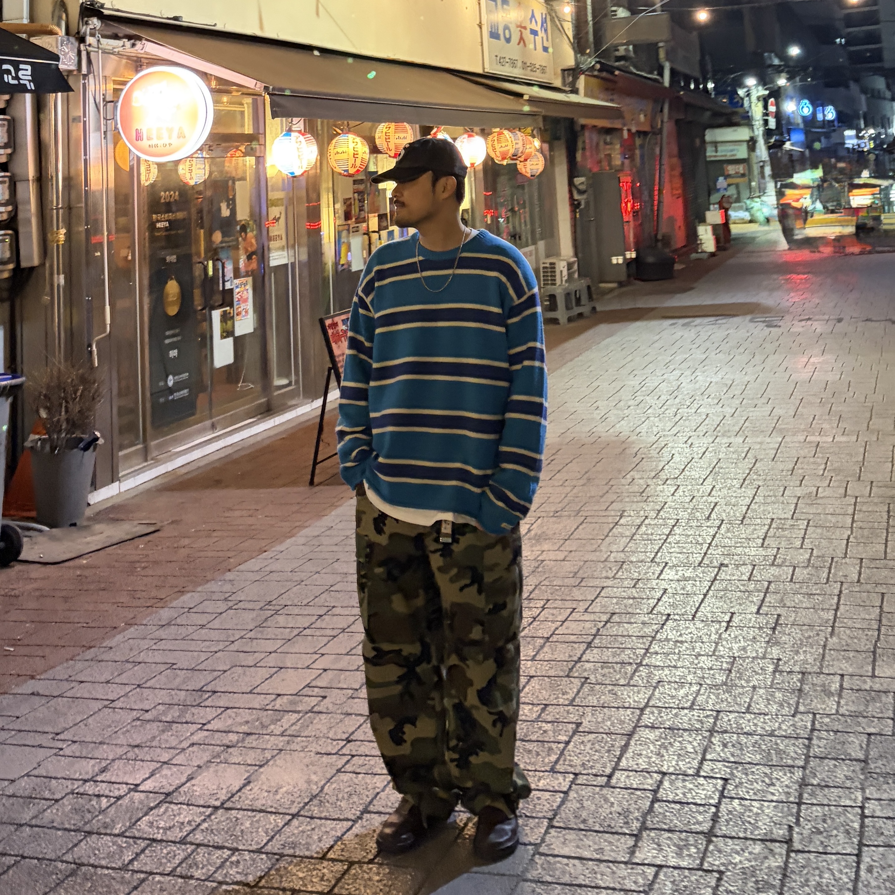 Stussy Striped Wool Sweater Blue, Stussy Cargo Pants Woodland Camo 착용 스타일