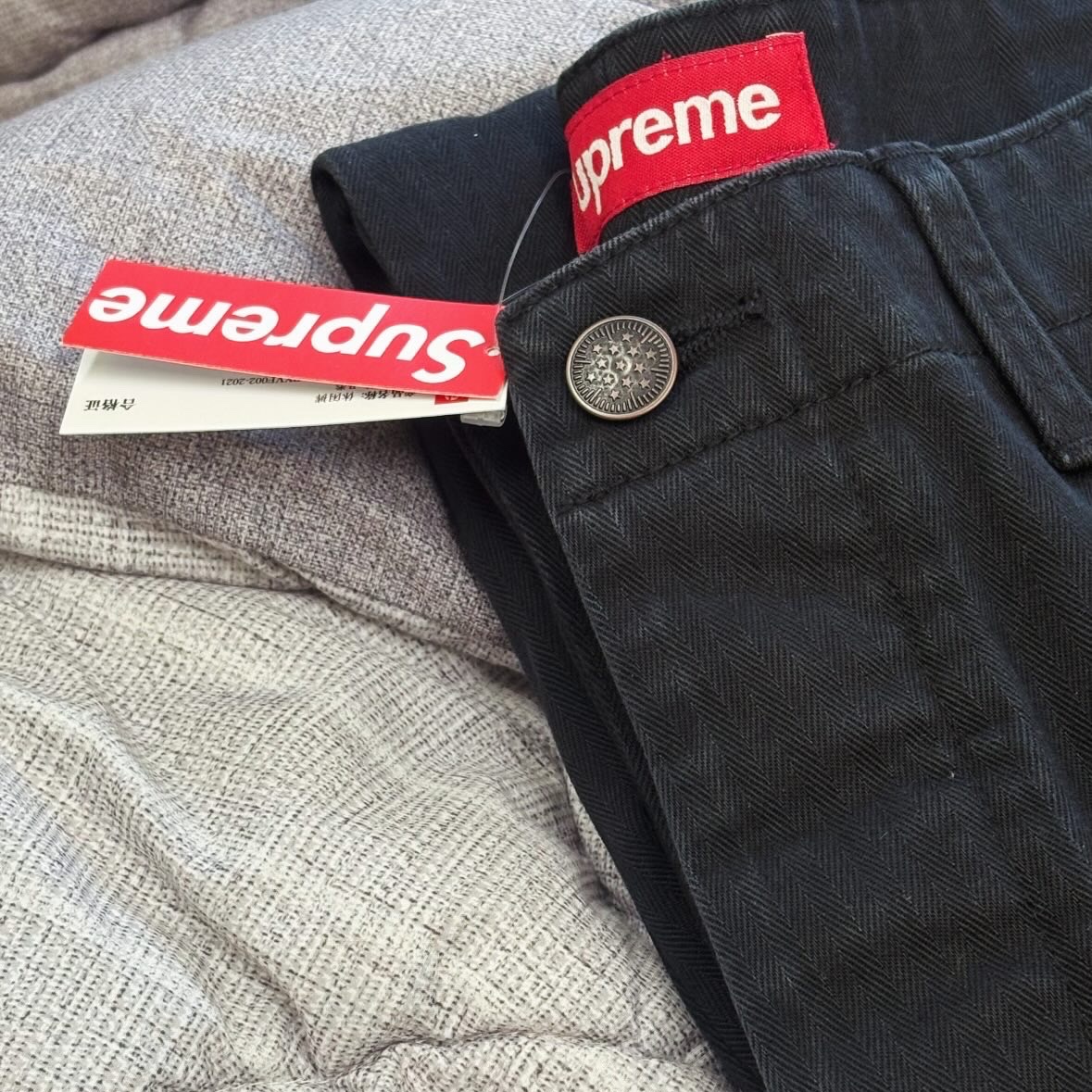 Supreme Washed Herringbone Chino Pant Black - 24FW 착용 스타일