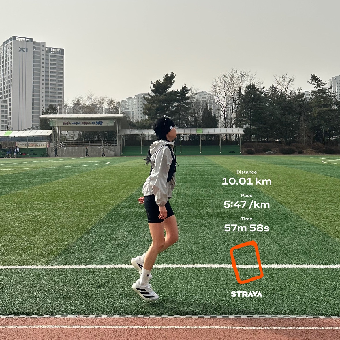 Adidas Adizero EVO SL Cloud White Core Black, negative split club Performance NSC Running Vest Black 착용 스타일