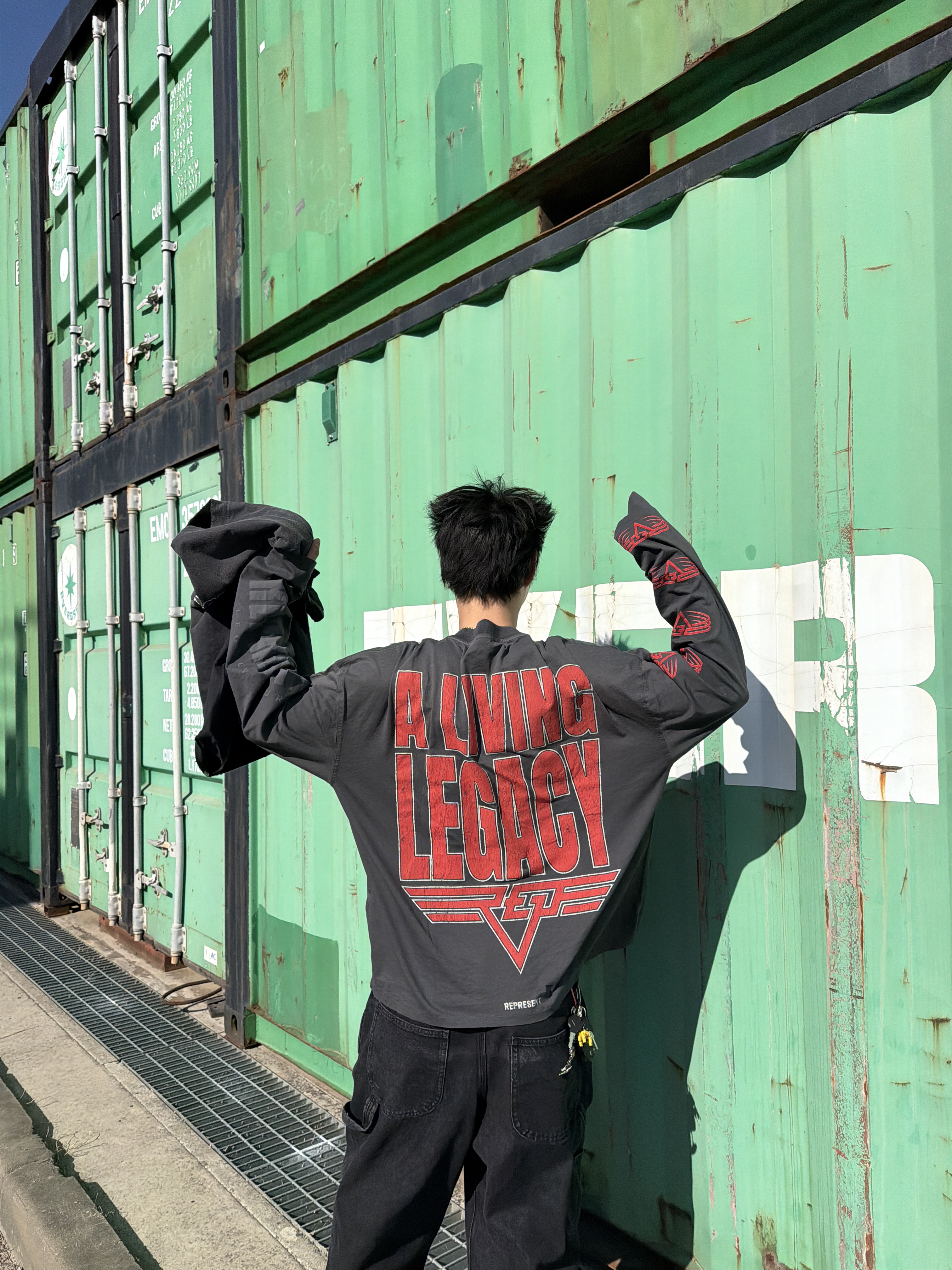 Represent x Iron Maiden Infinite Dreams T-Shirt Aged Black - 25FW, Represent Living Legacy Tour Long Sleeve T-Shirt Sun Fade Grey - 25FW 착용 스타일 - 5