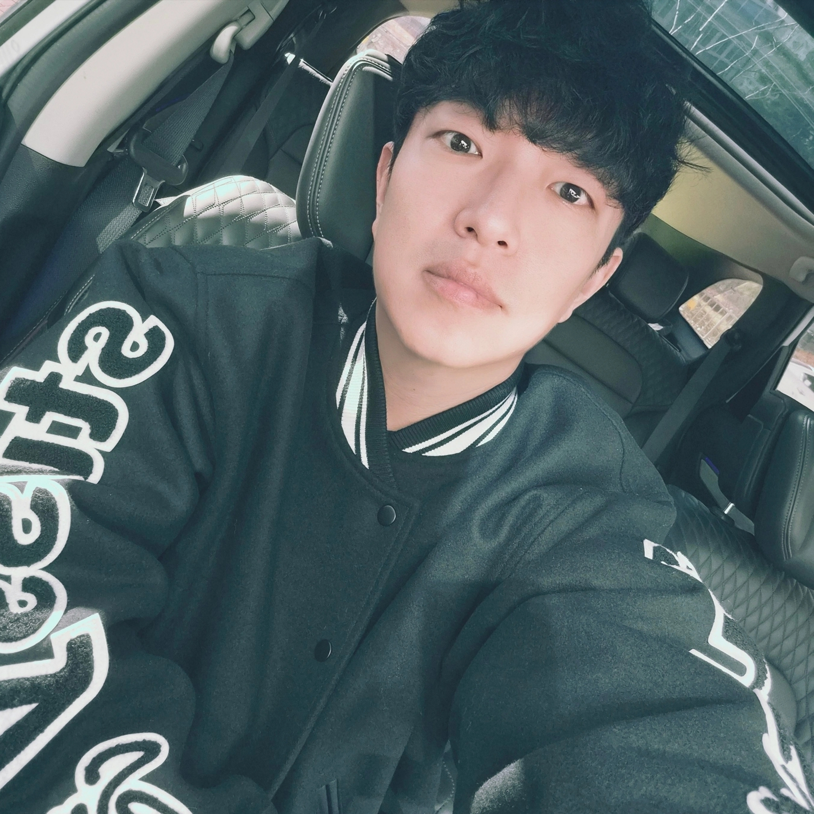 Stussy Competition Varsity Jacket Black 착용 스타일