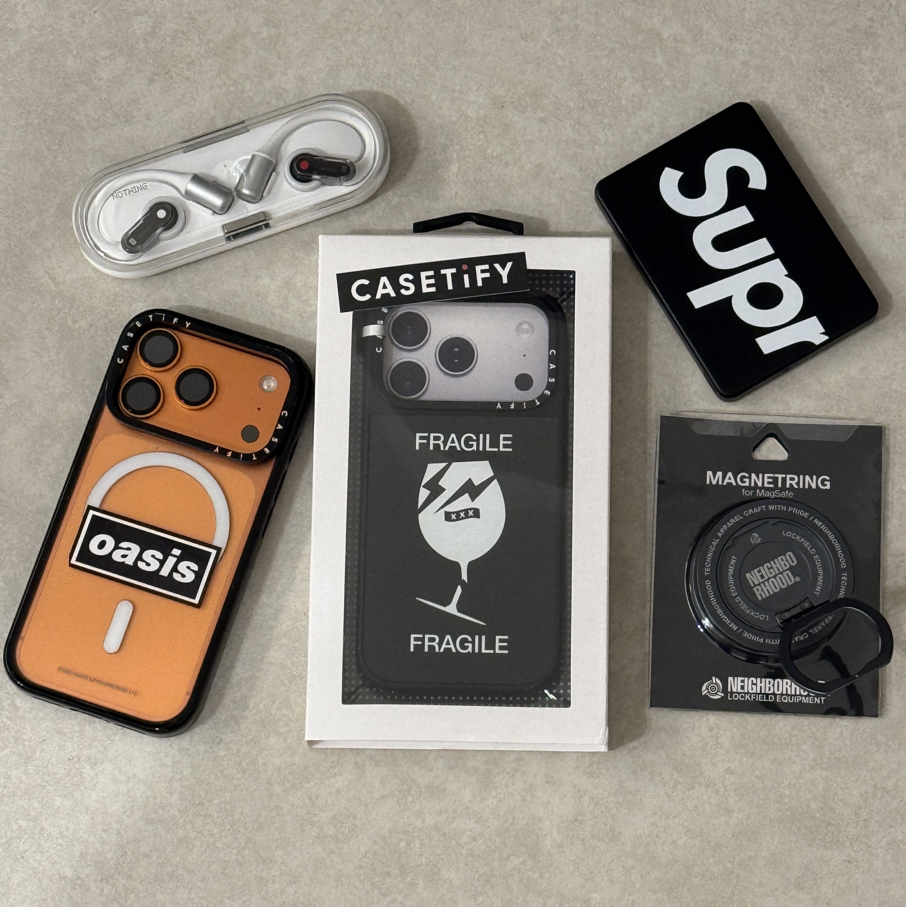 Casetify x Fragment x God Selection XXX iPhone Fragile Glass Impact Clear Case, Casetify x Oasis Logo Magsafe Impact Case Matte Black 착용 스타일 - 1