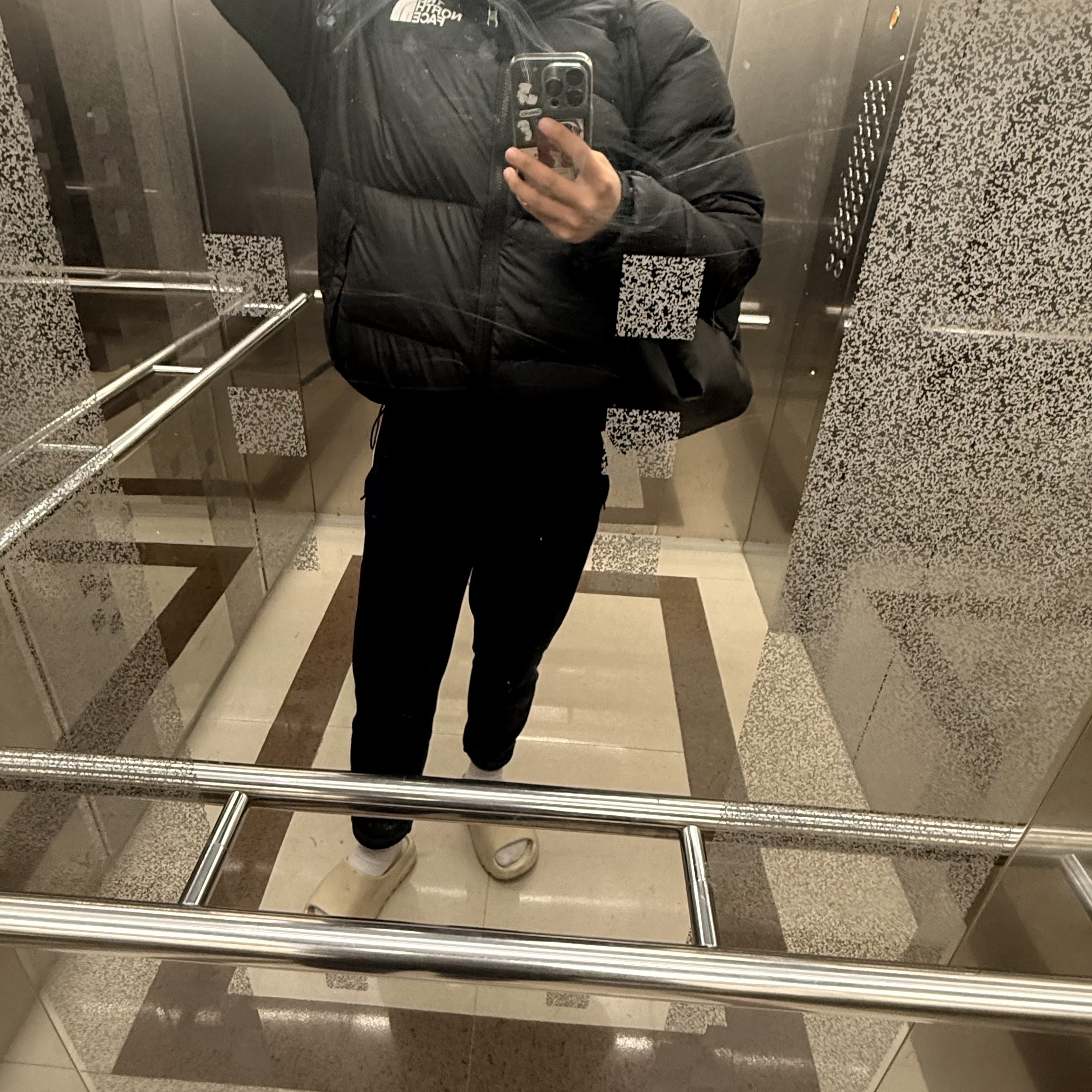 The North Face 1996 Eco Nuptse Jacket Black, Nike Brasilia 9.5 Training Duffle Bag Small 41L Black 착용 스타일