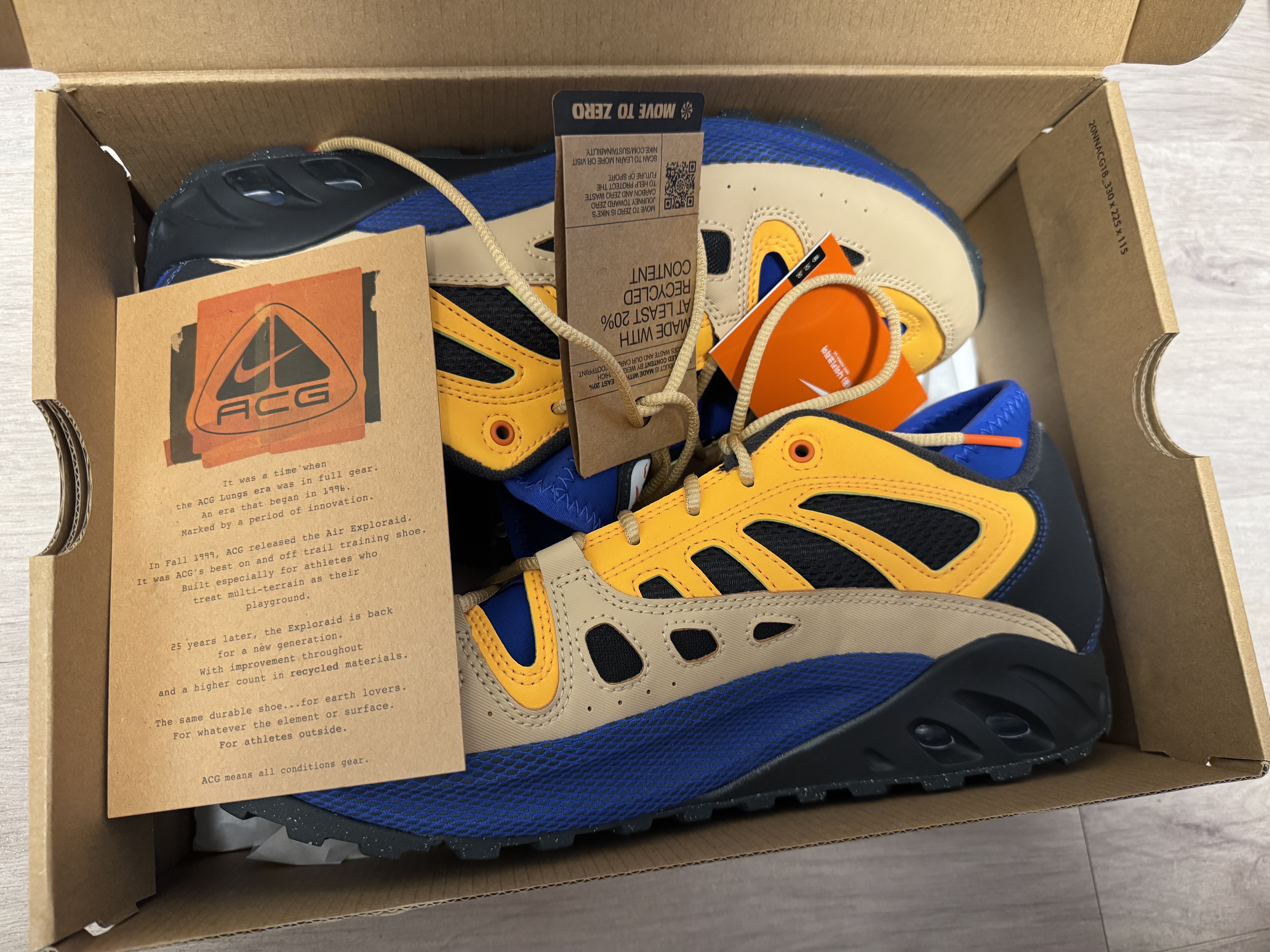 Nike ACG Air Exploraid Sesame and Laser Orange 착용 스타일 - 1
