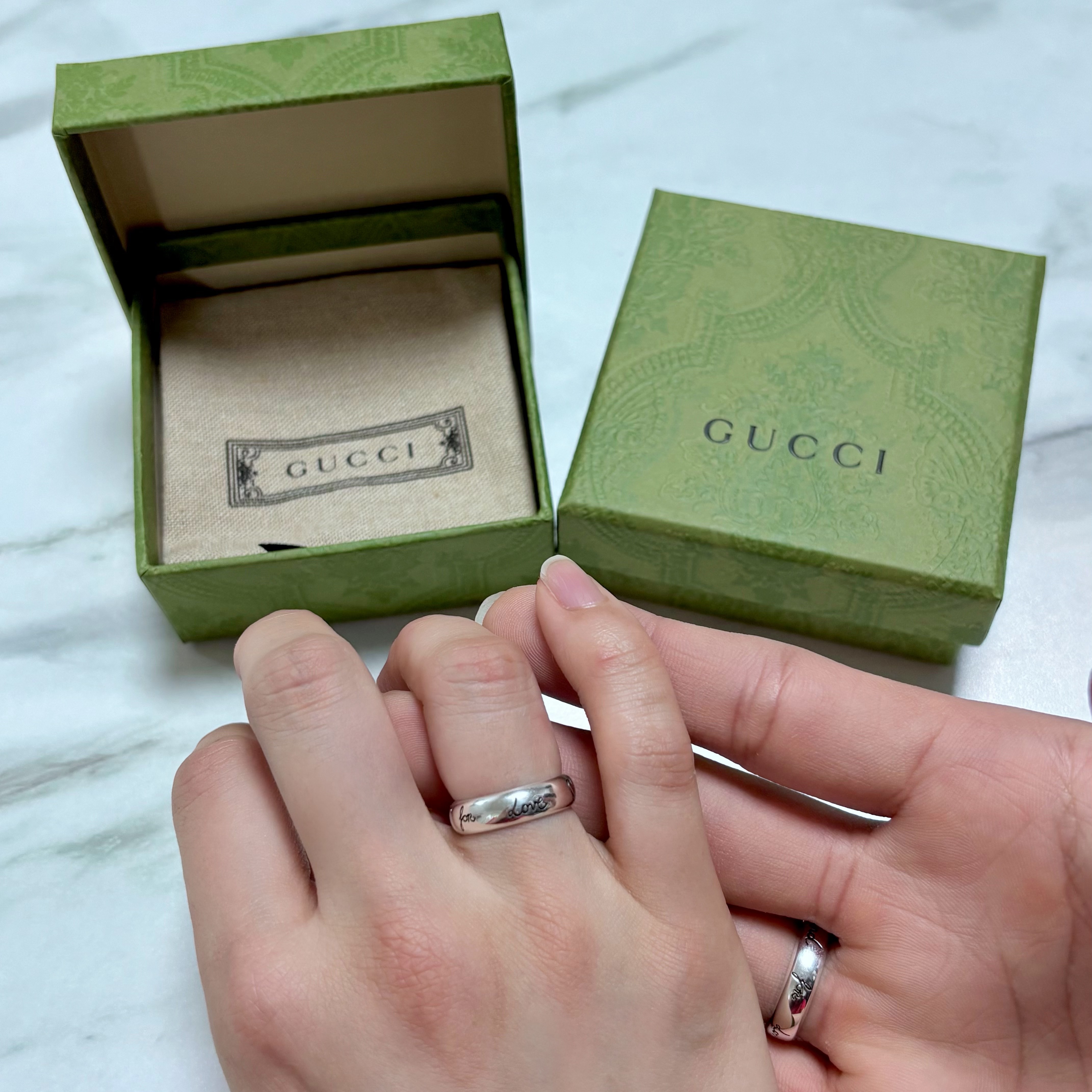 Gucci Blind For Love Ring Silver 착용 스타일 - 2