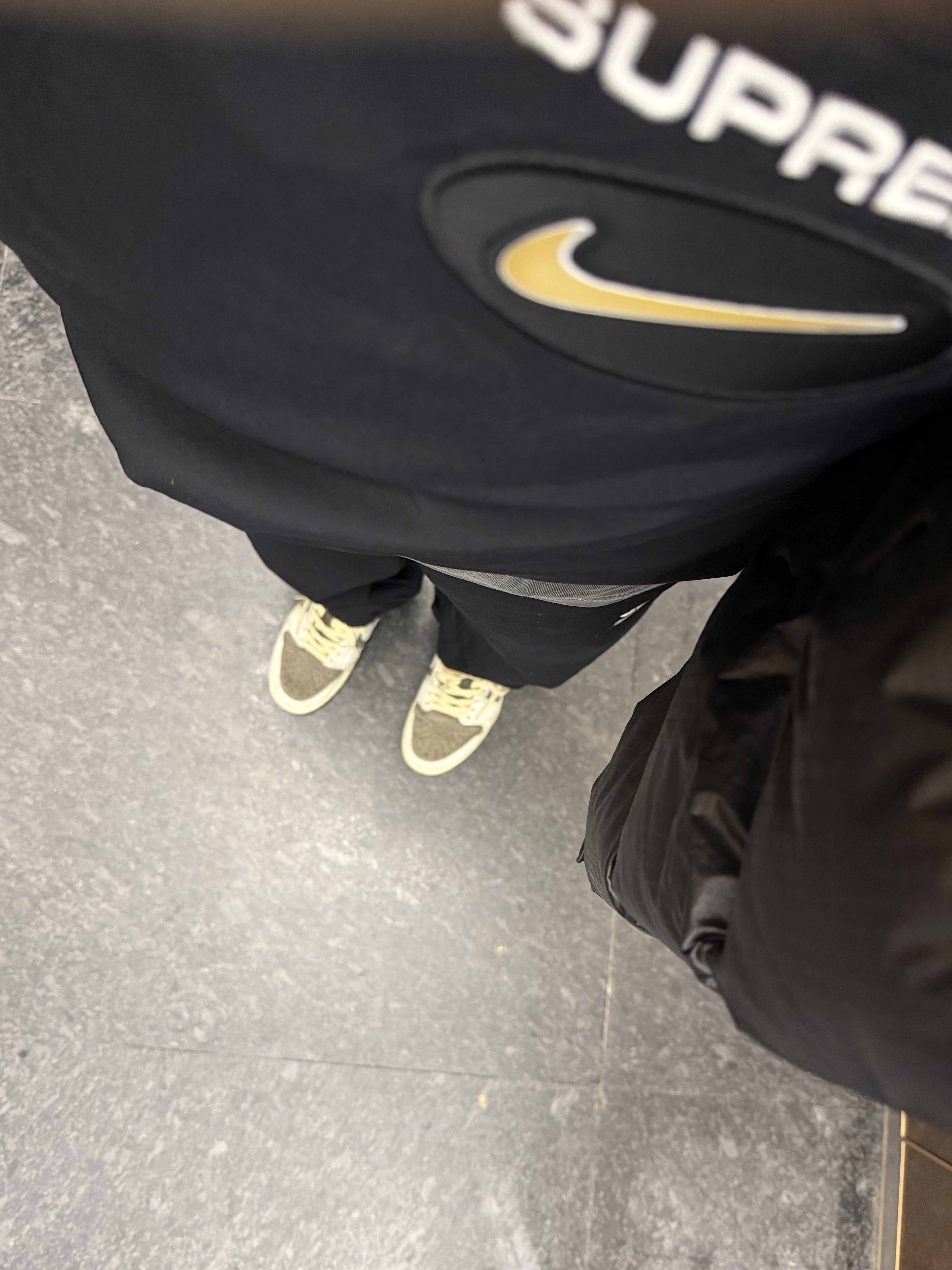 Jordan 1 x Travis Scott Retro Low OG SP Sail and Ridgerock, Supreme x Nike Jewel Reversible Ripstop Pants Black - 20FW 착용 스타일