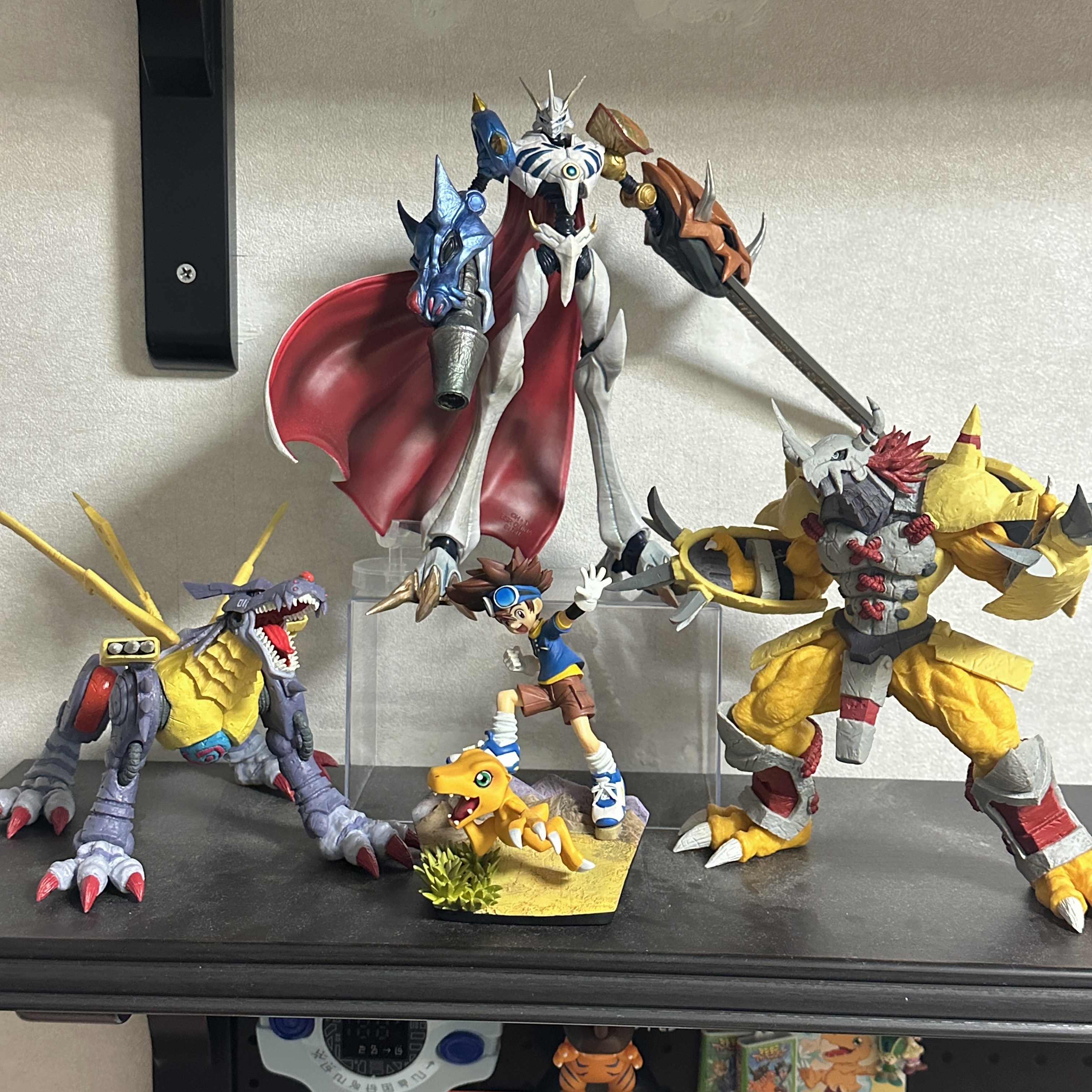 Pop Mart Digimon Adventure Fridge Magnet Series Greymon (Opened Case), Bandai Digimon Adventure 25th Anniversary Digivice Color Evolution (Korean Ver.) 착용 스타일 - 1