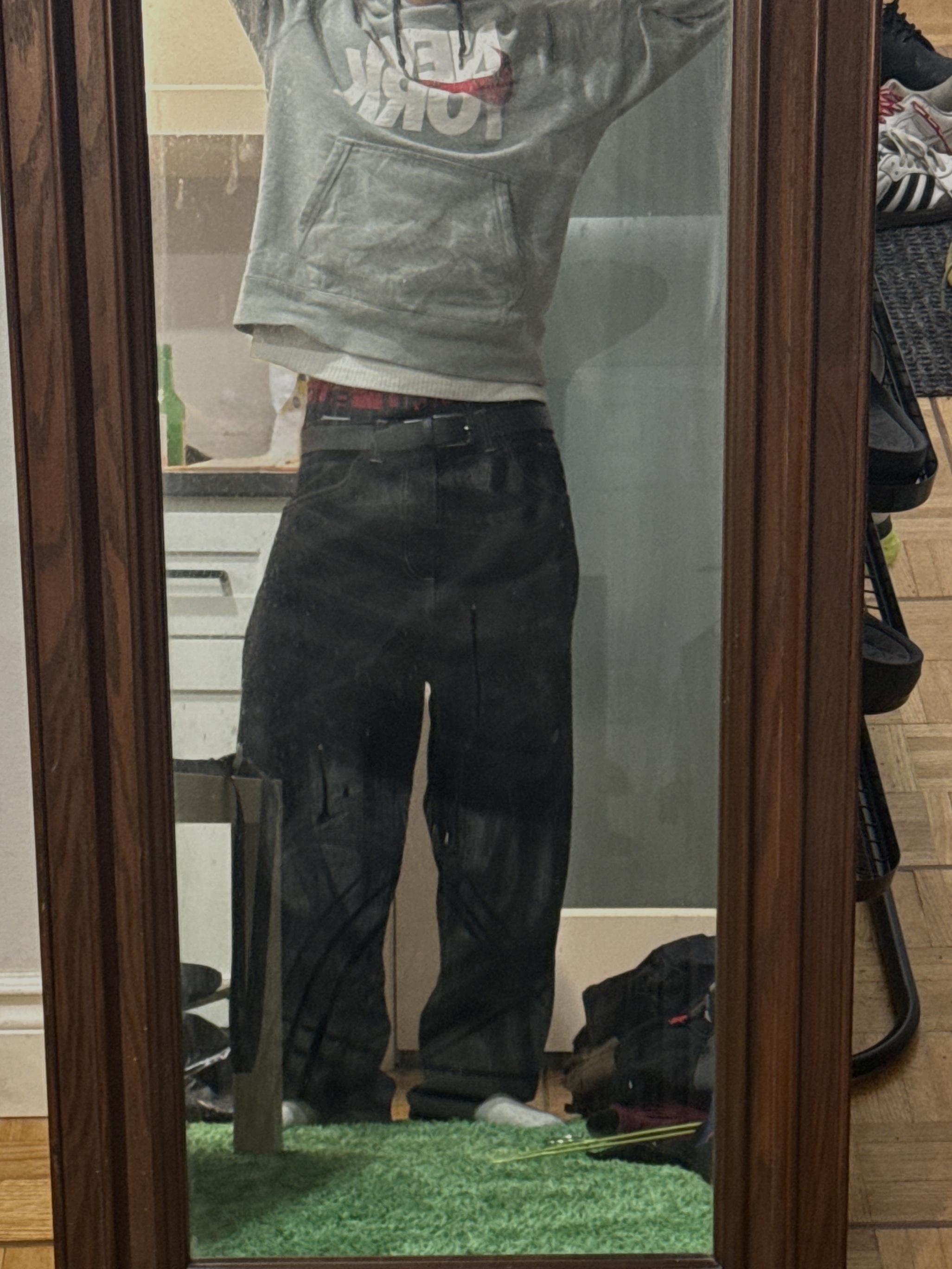 Carhartt WIP Brandon Pants Black Stone Washed 착용 스타일 - 1