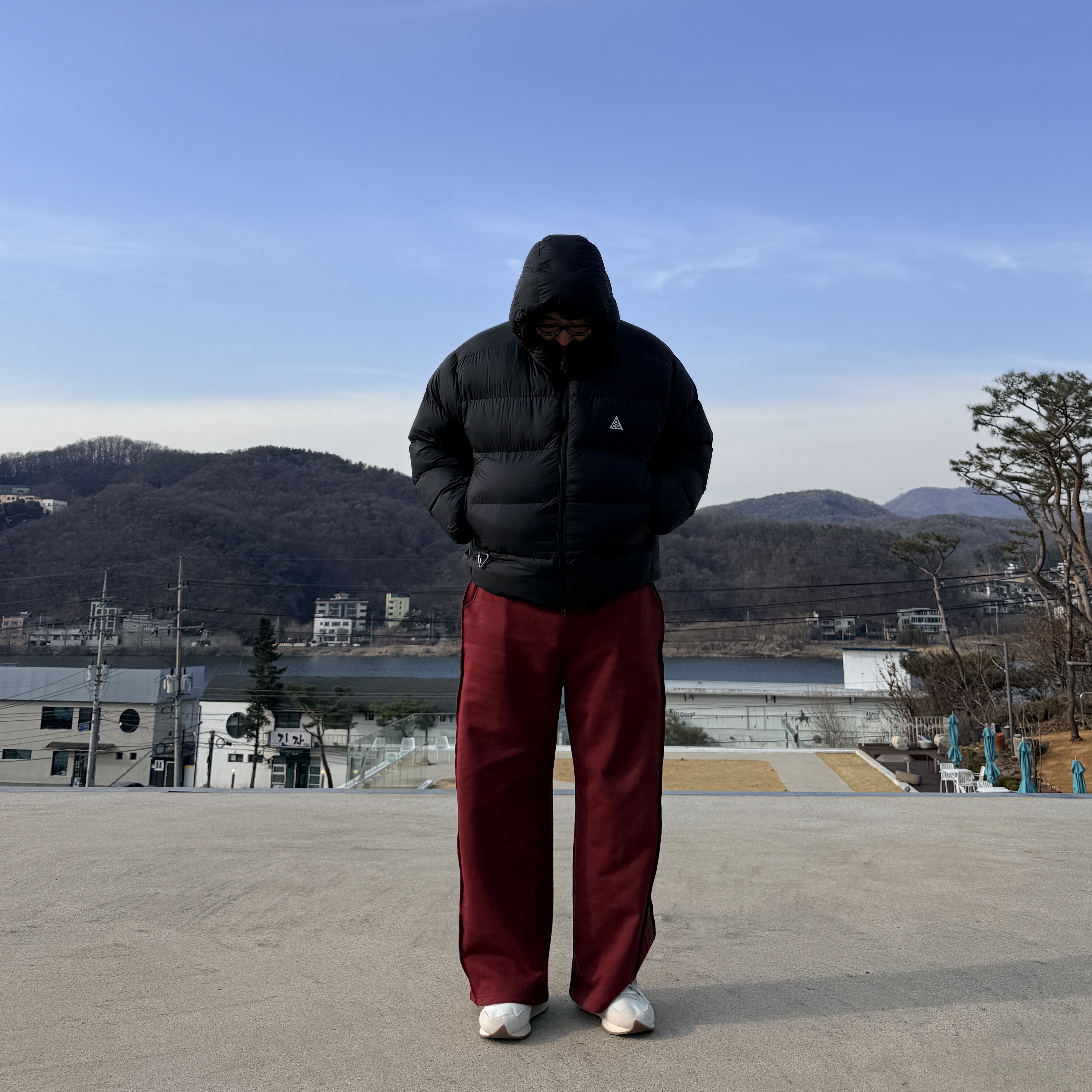 Nike ACG Therma-Fit ADV Lunar Lake Loose Hooded Jacket Black Summit White - Asia, New Balance 237 Moonbeam Classic Burgundy 착용 스타일 - 2