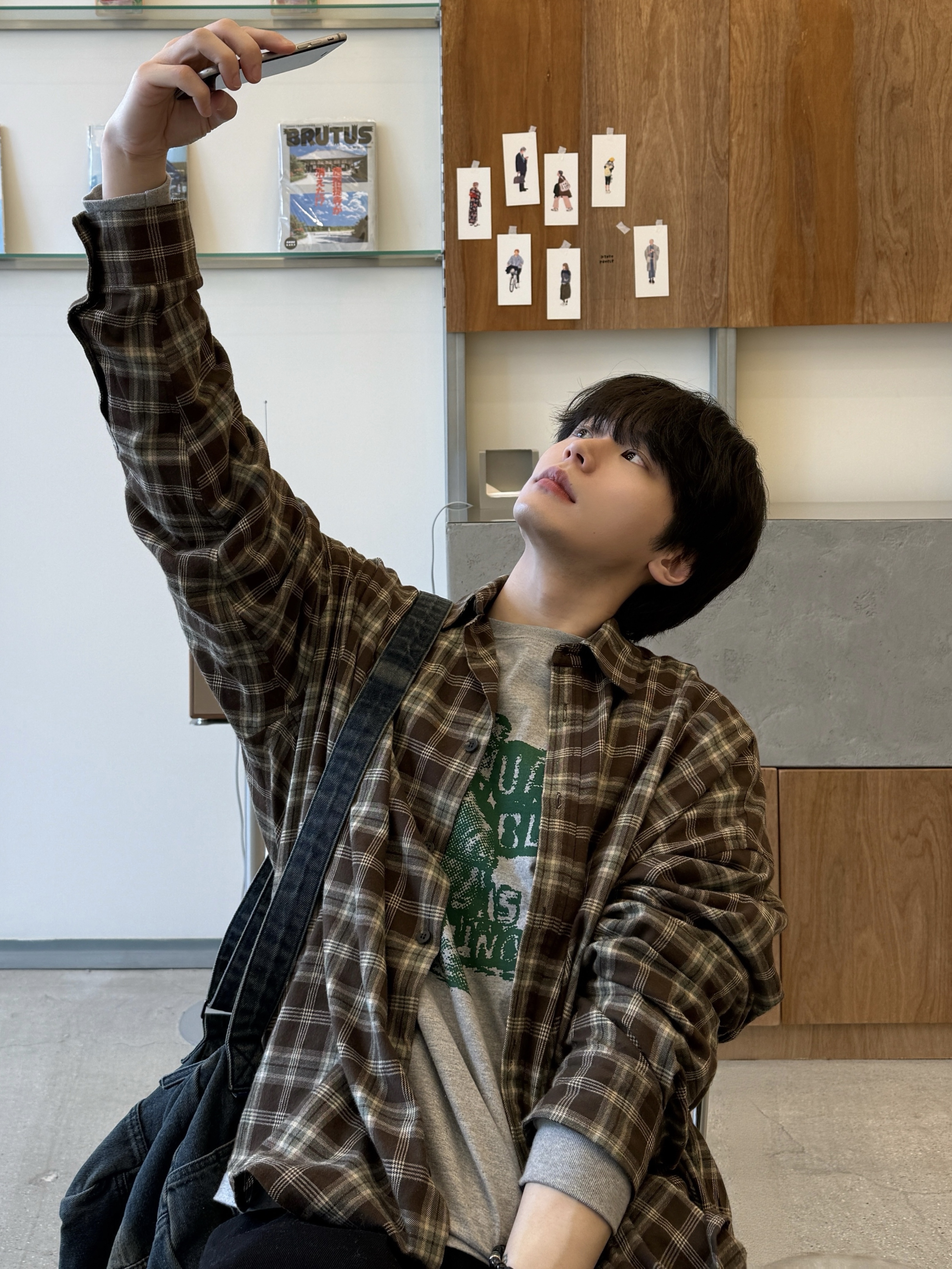 Nonnod Cropped flexible string check shirt Vintage brown, Nonnod Zen Pants Black in Black 착용 스타일 - 1