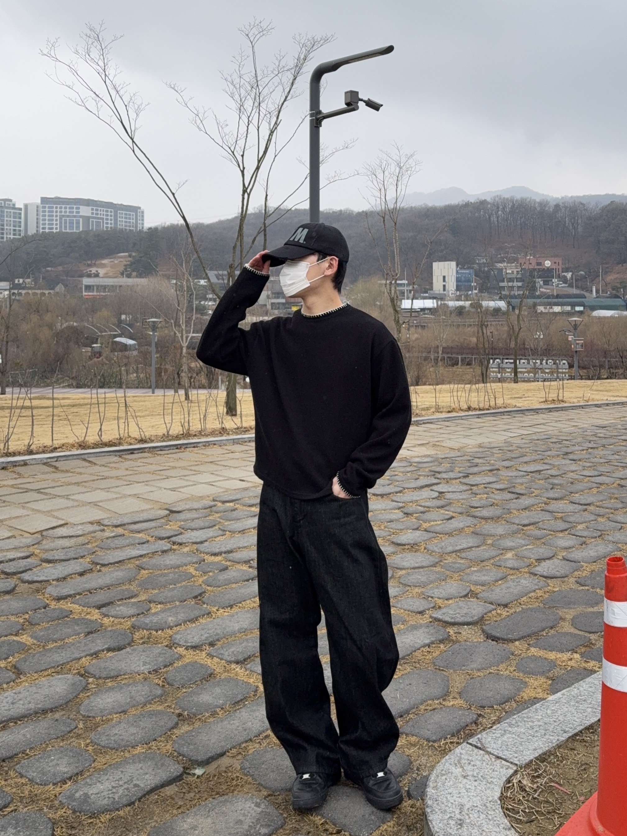 Nike Air Force 1 '07 Low Triple Black, (W) Nike Air Force 1 '07 Low Triple Black 착용 스타일 - 1
