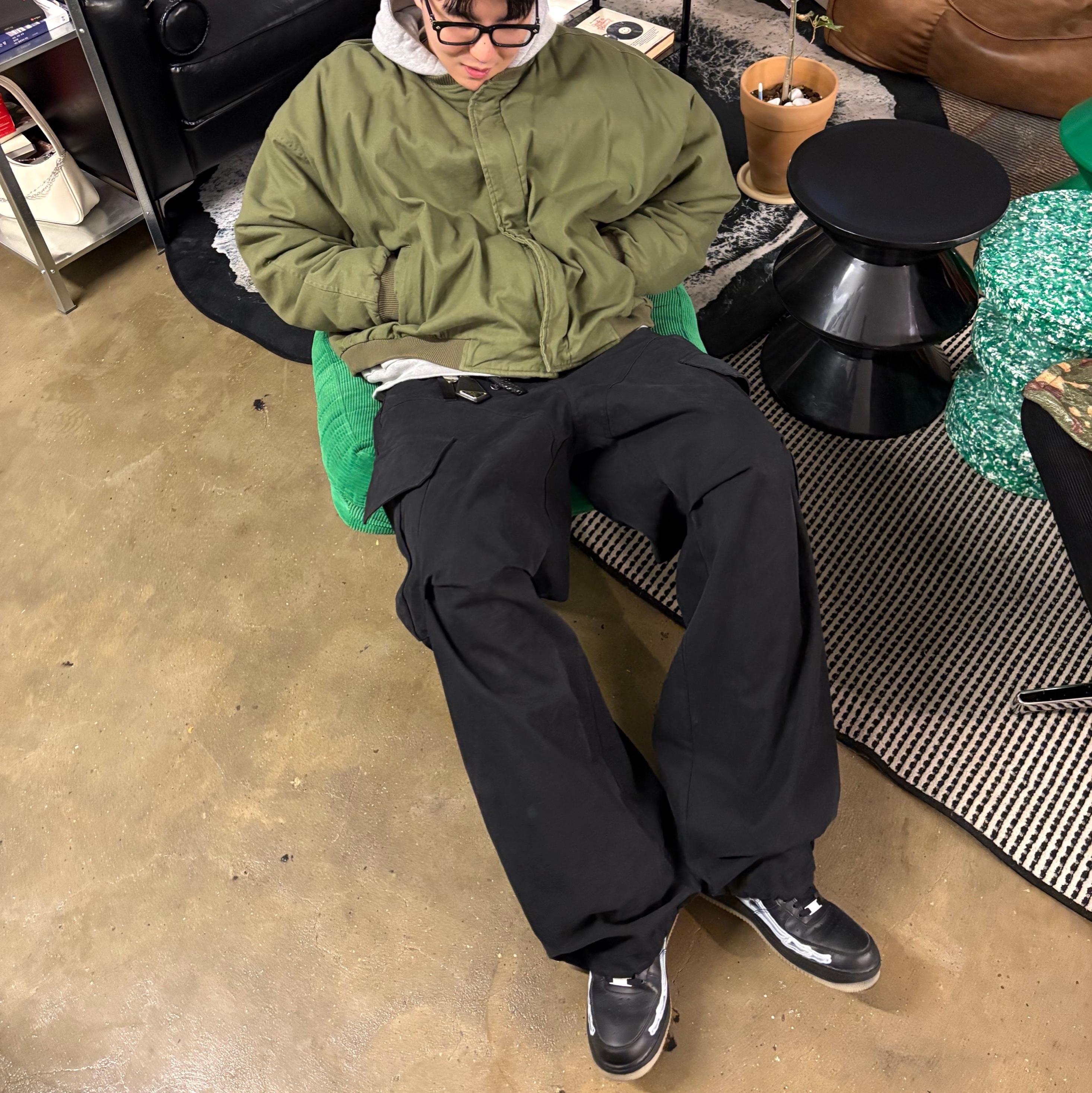 Nonnod Sulfur Dye Serge Bomber Jacket Vintage Khaki, Nike Air Force 1 Low '07 Black Skeleton 착용 스타일 - 3