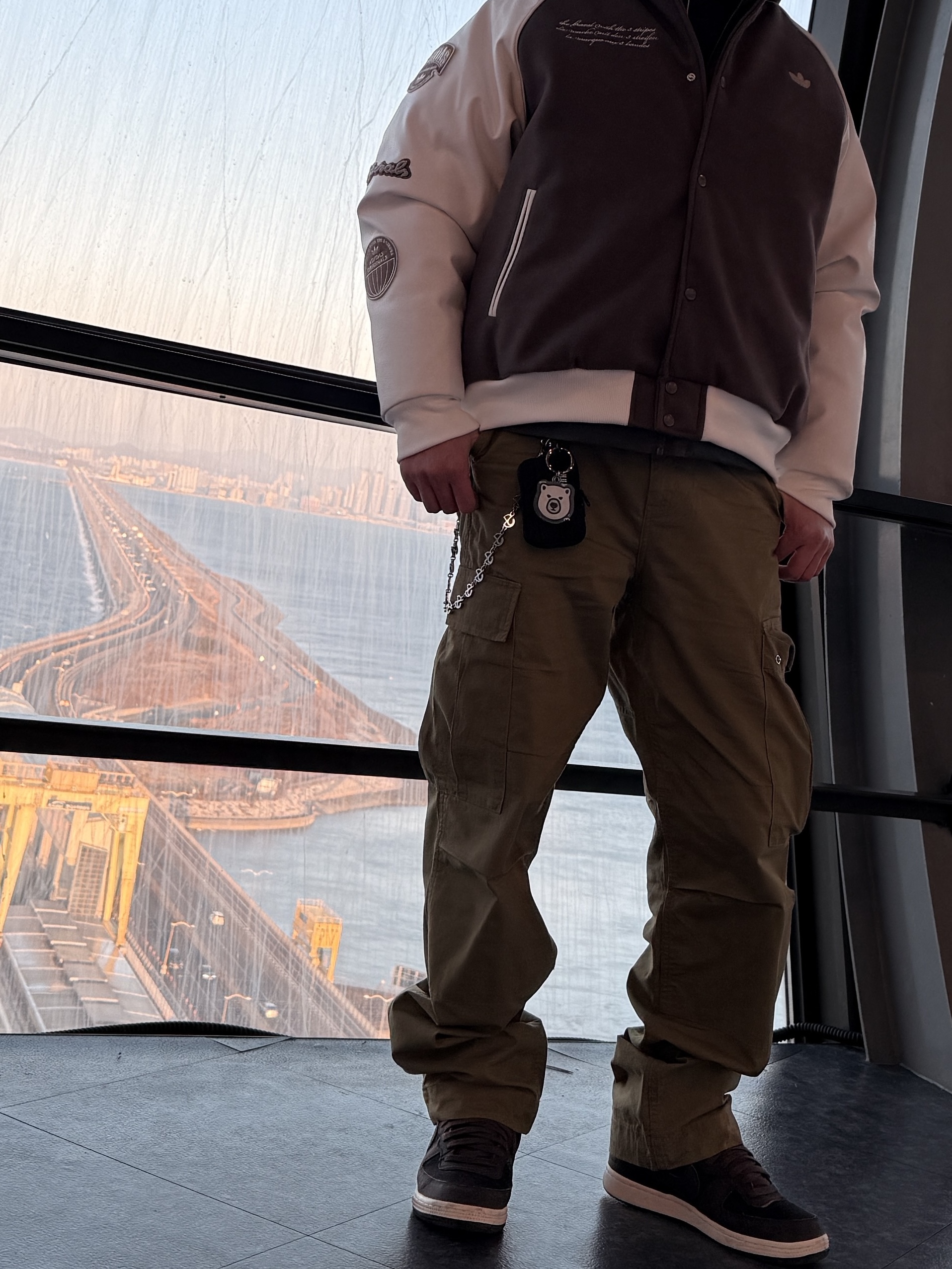 Carhartt WIP Columbia Ripstop Regular Cargo Pants Hamilton Brown, Human Made Military Card Case Black 착용 스타일