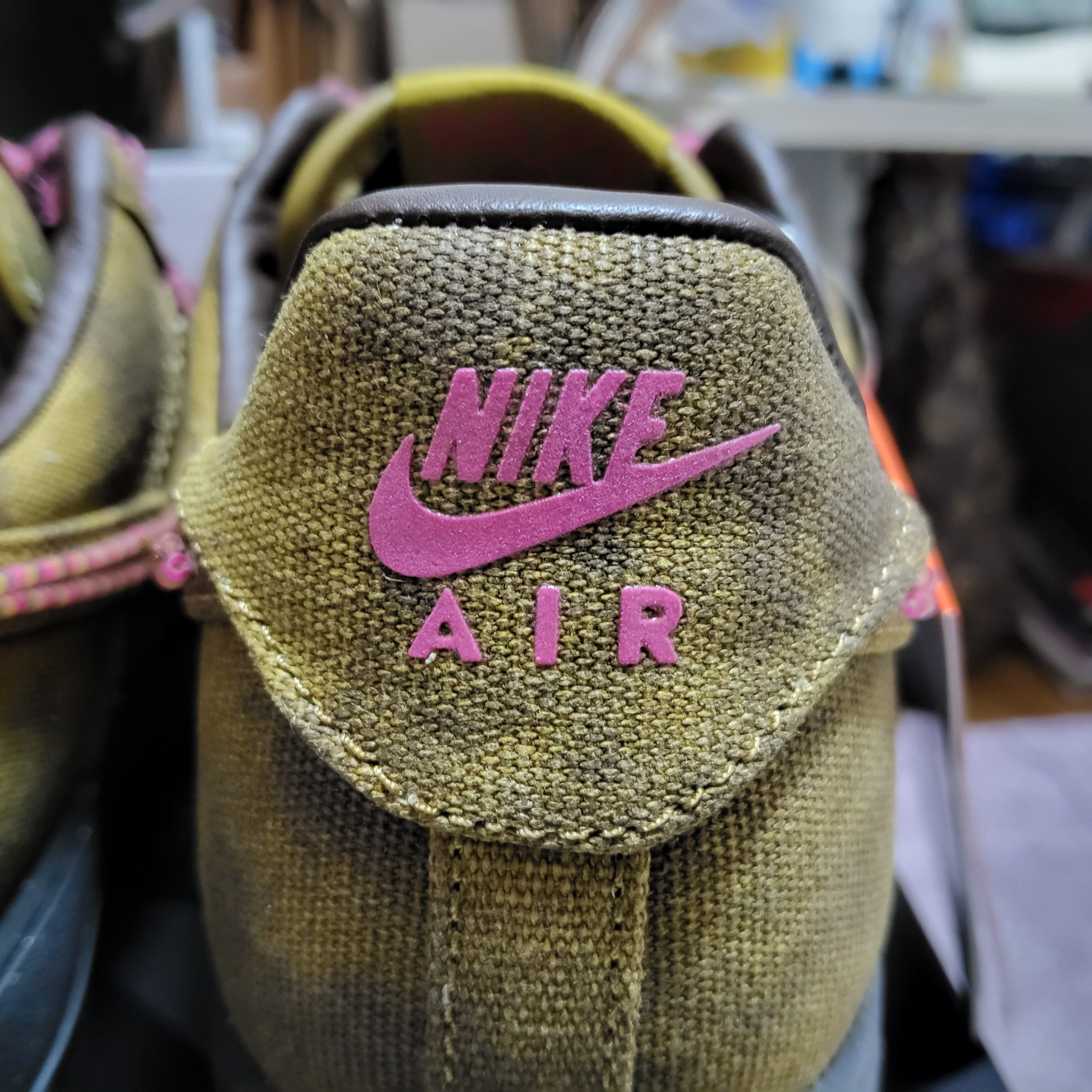 Nike Air Force 1 '07 Low Boucle Baroque Brown and Desert Moss 착용 스타일 - 6