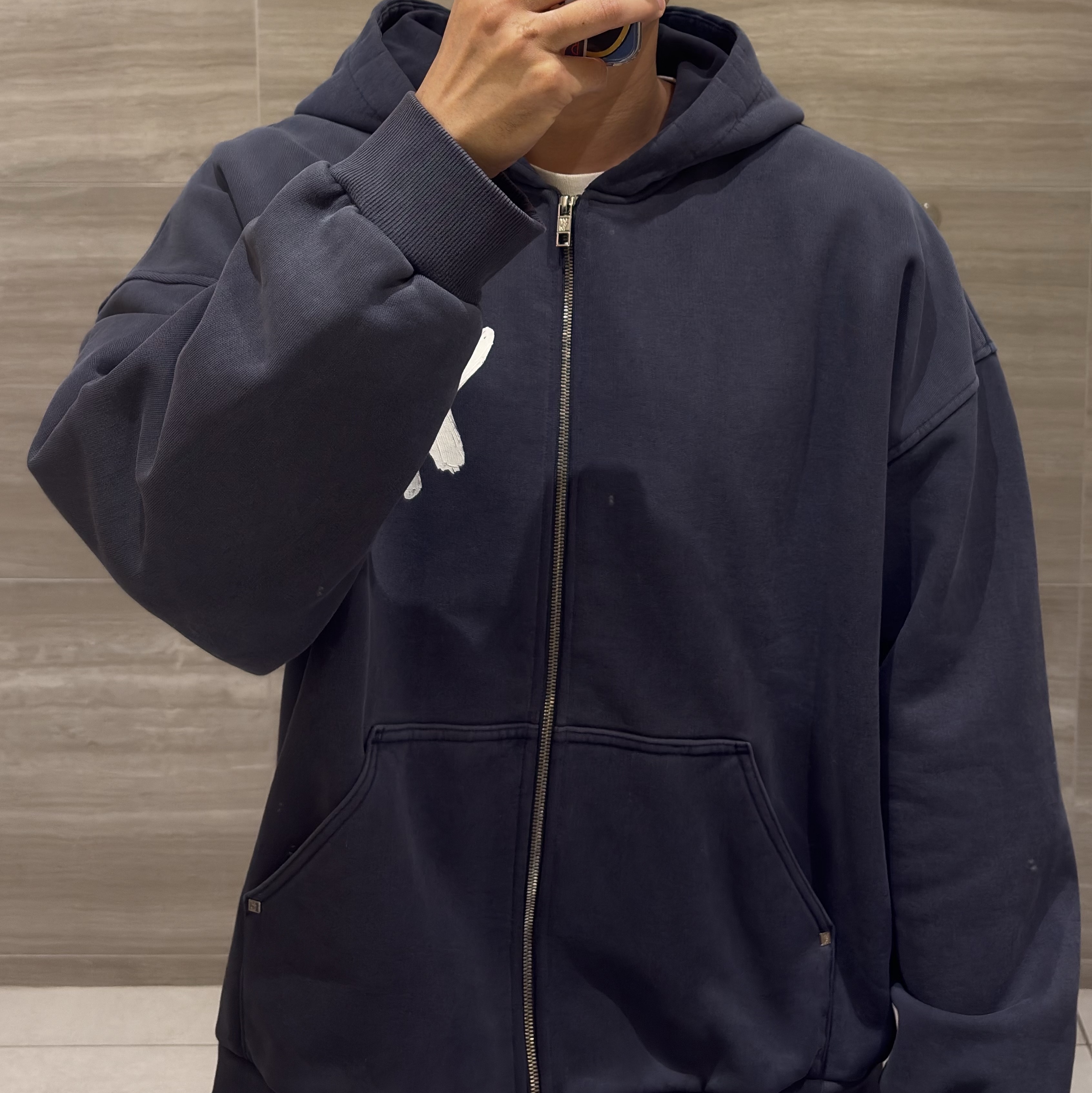 Wooyoungmi Painted Logo Dyeing Hood Zip Up Navy - 25SS 착용 스타일