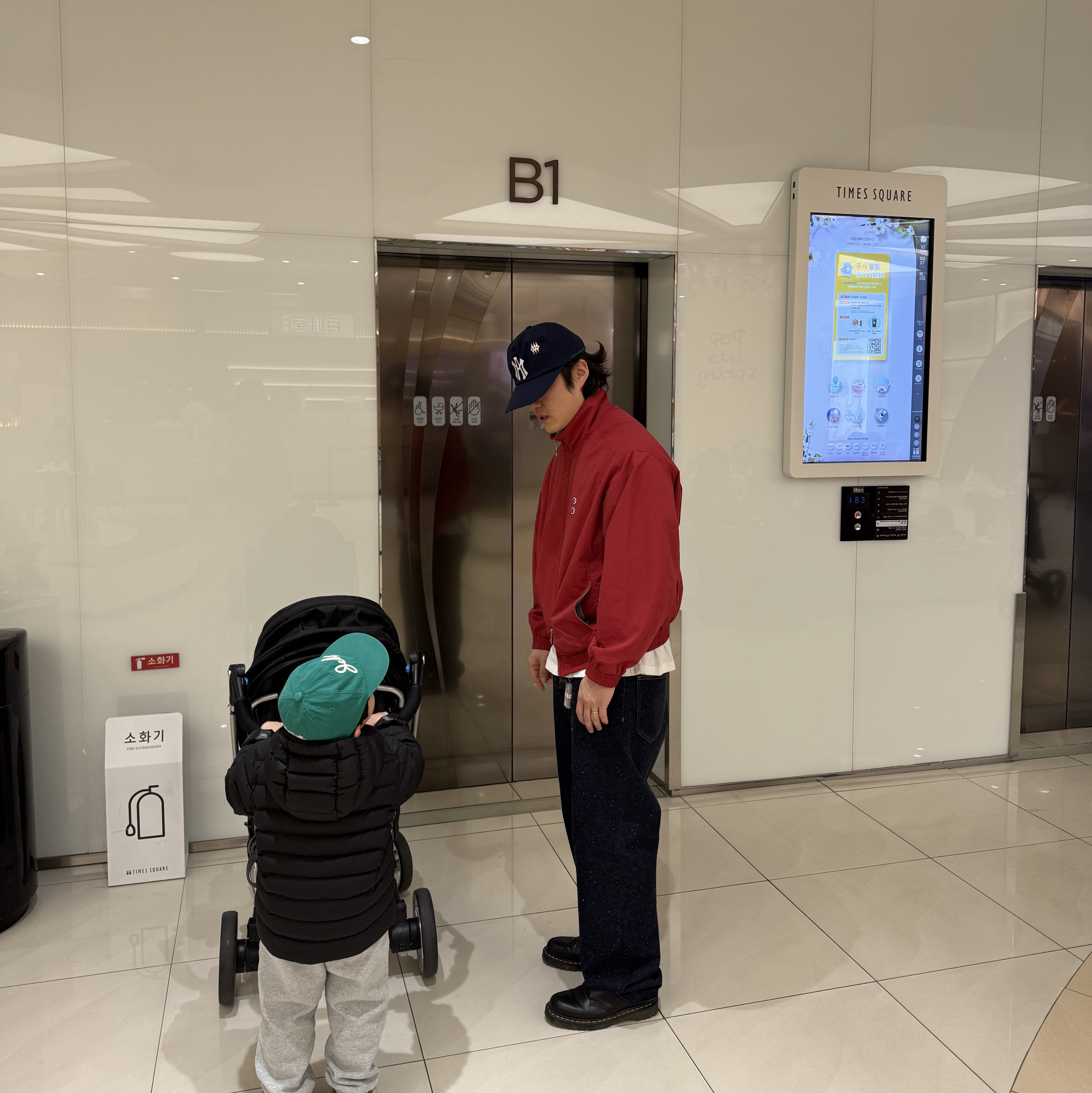 Zara x Champion Technical Patch Jacket Red, Cav Empt 1992 Nep Denim Indigo - 25FW 착용 스타일 - 1