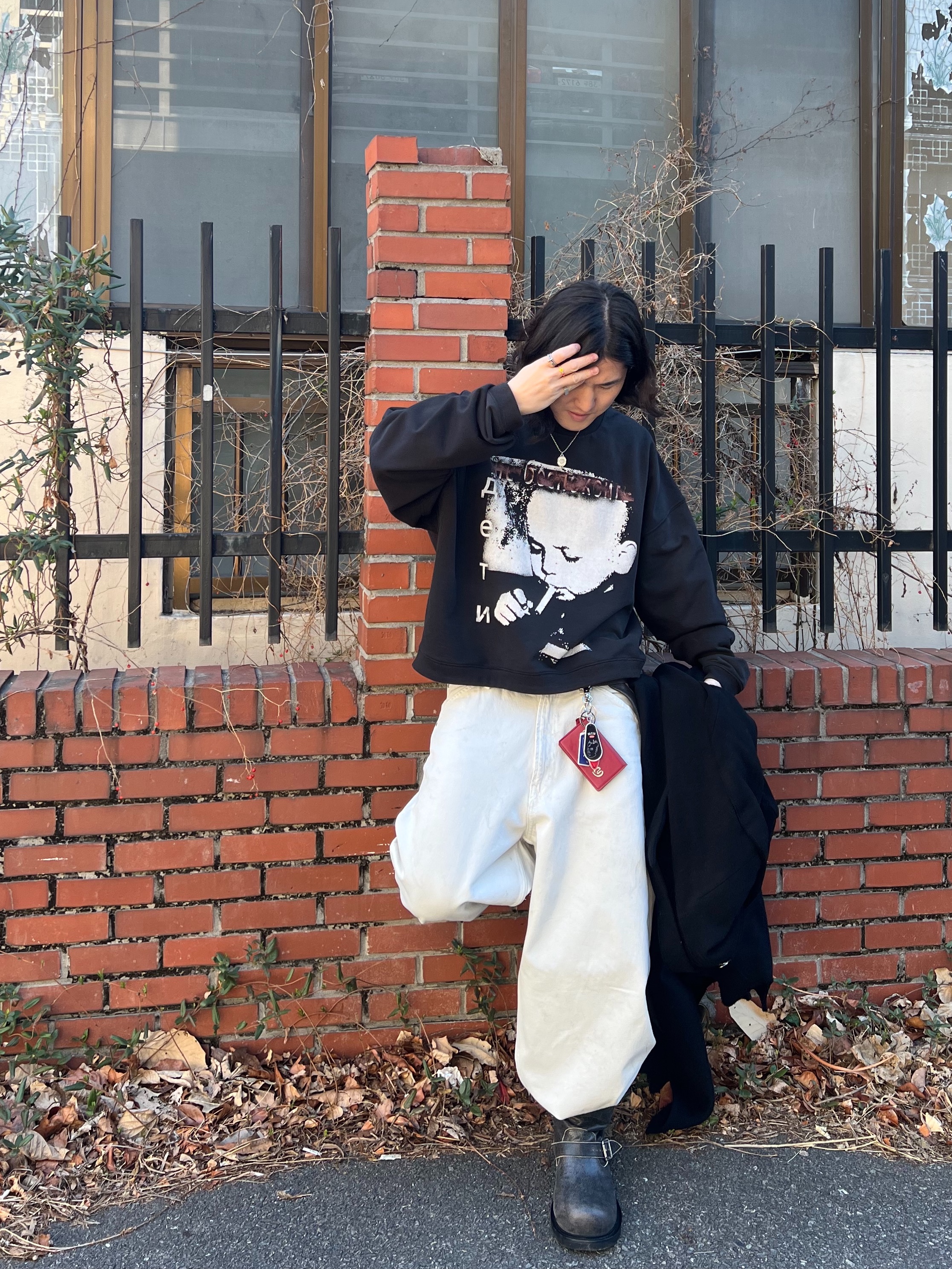 qAp Baby Crewneck Black, Undermycar MU.128 Original Logo Cracked Leather Belt Silver / Black 착용 스타일 - 5