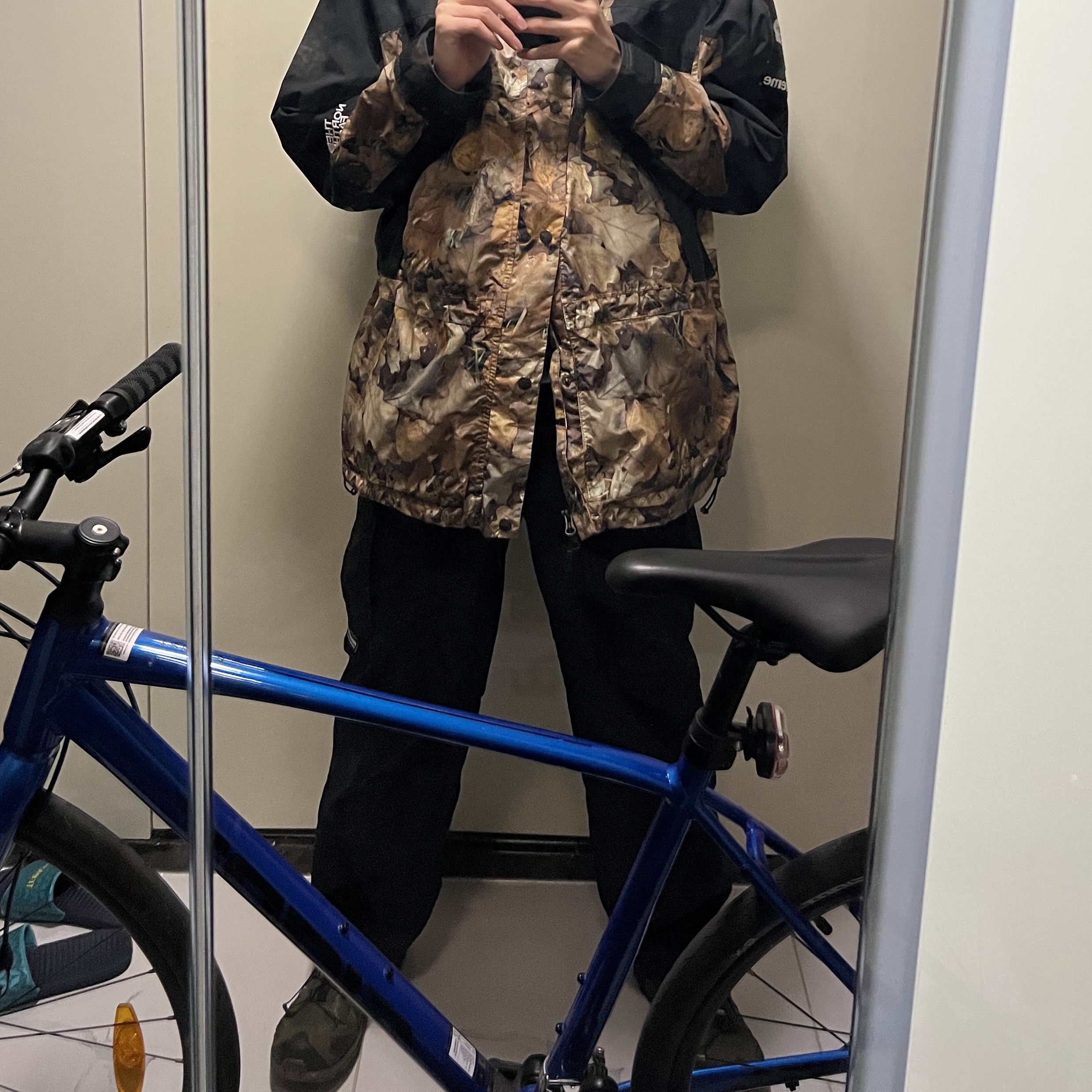 Salomon XA Pro 3D Olive Night, Supreme x The North Face Mountain Light Jacket Leaves - 16FW 착용 스타일