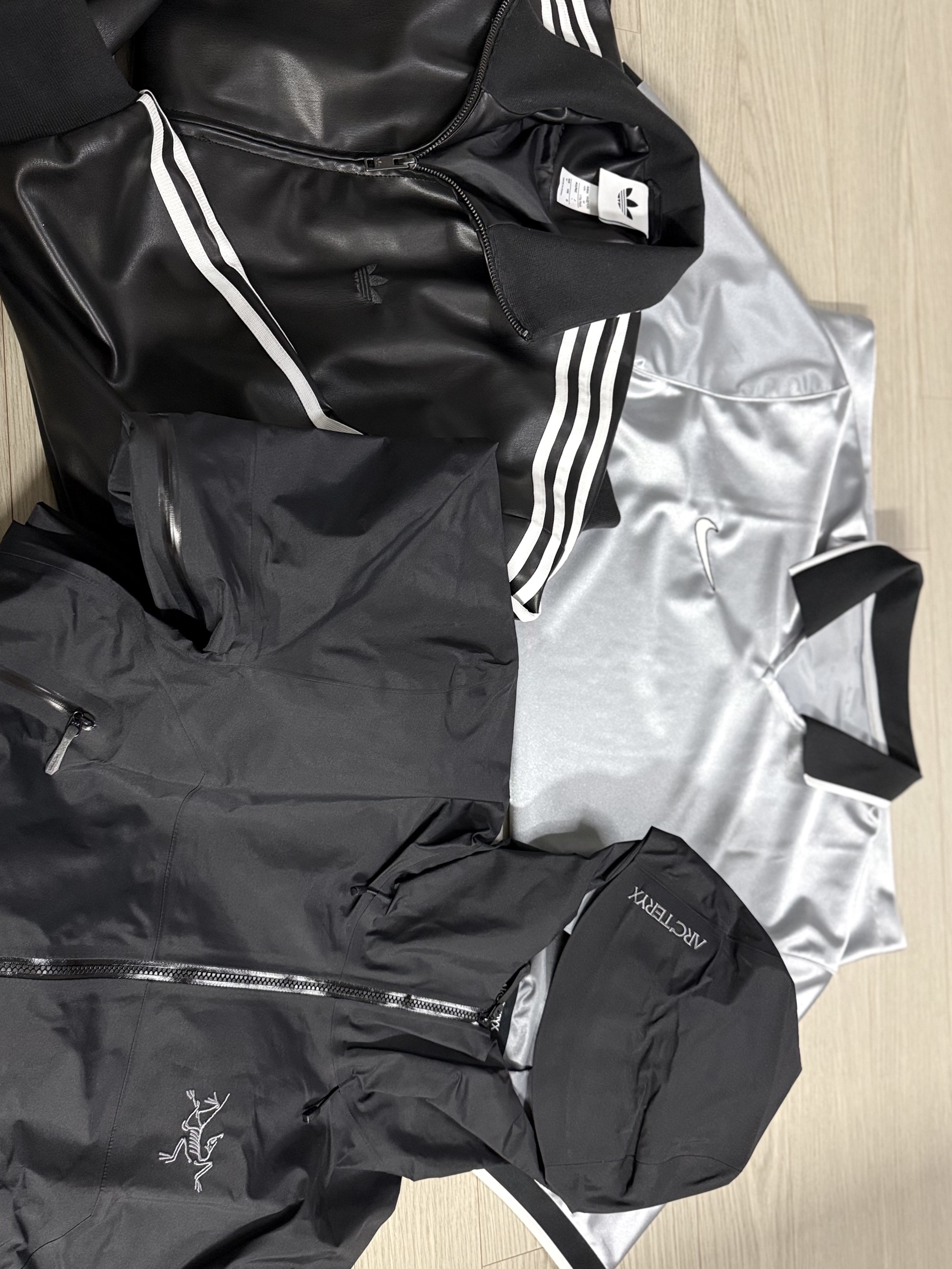 Arc'teryx Beta Jacket Black, Adidas Pleather 3S Track Top Black - KR Sizing 착용 스타일