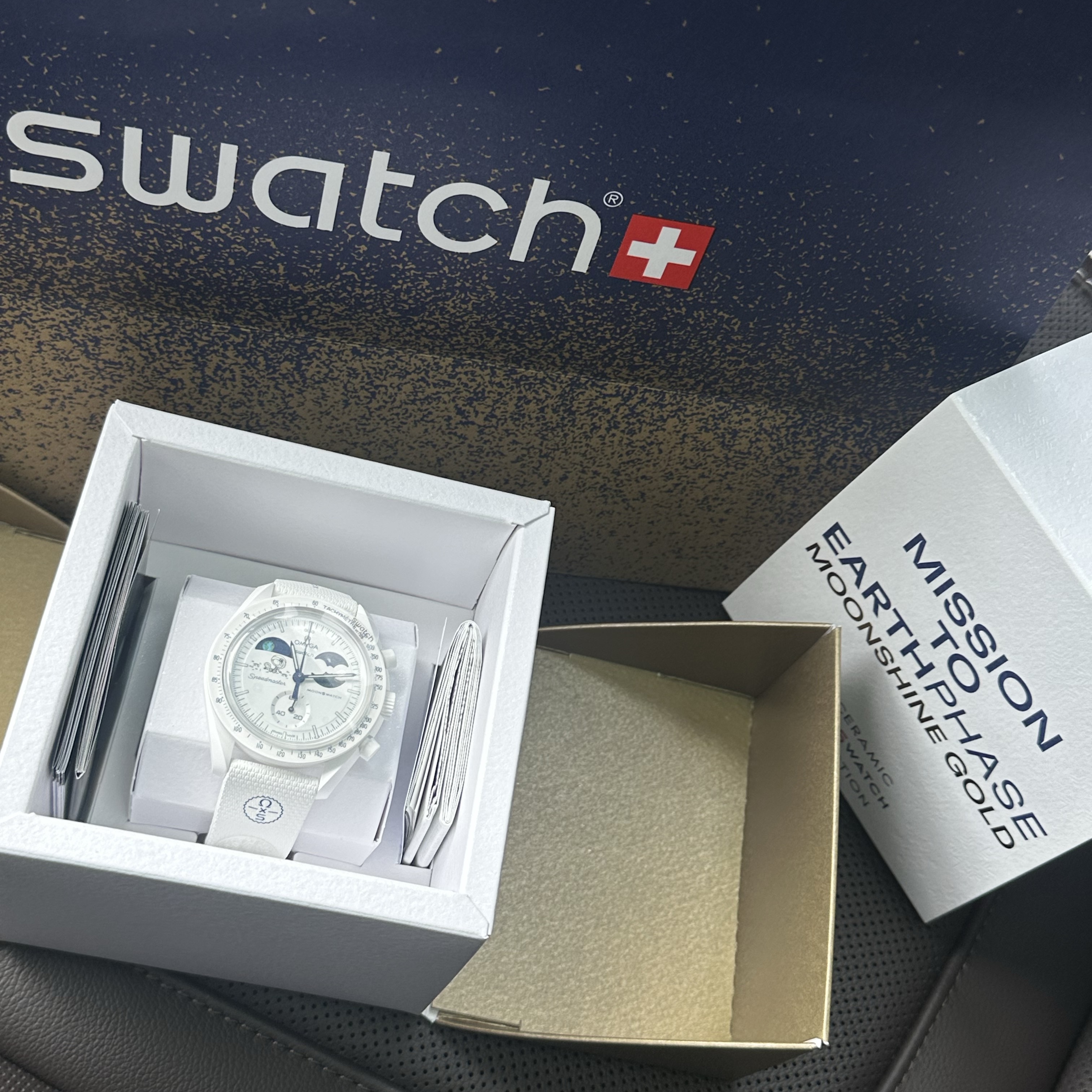 Swatch x Omega x Snoopy Bioceramic Moonswatch Mission To The Earthphase 42mm Moonshine Gold Cold Moon 착용 스타일