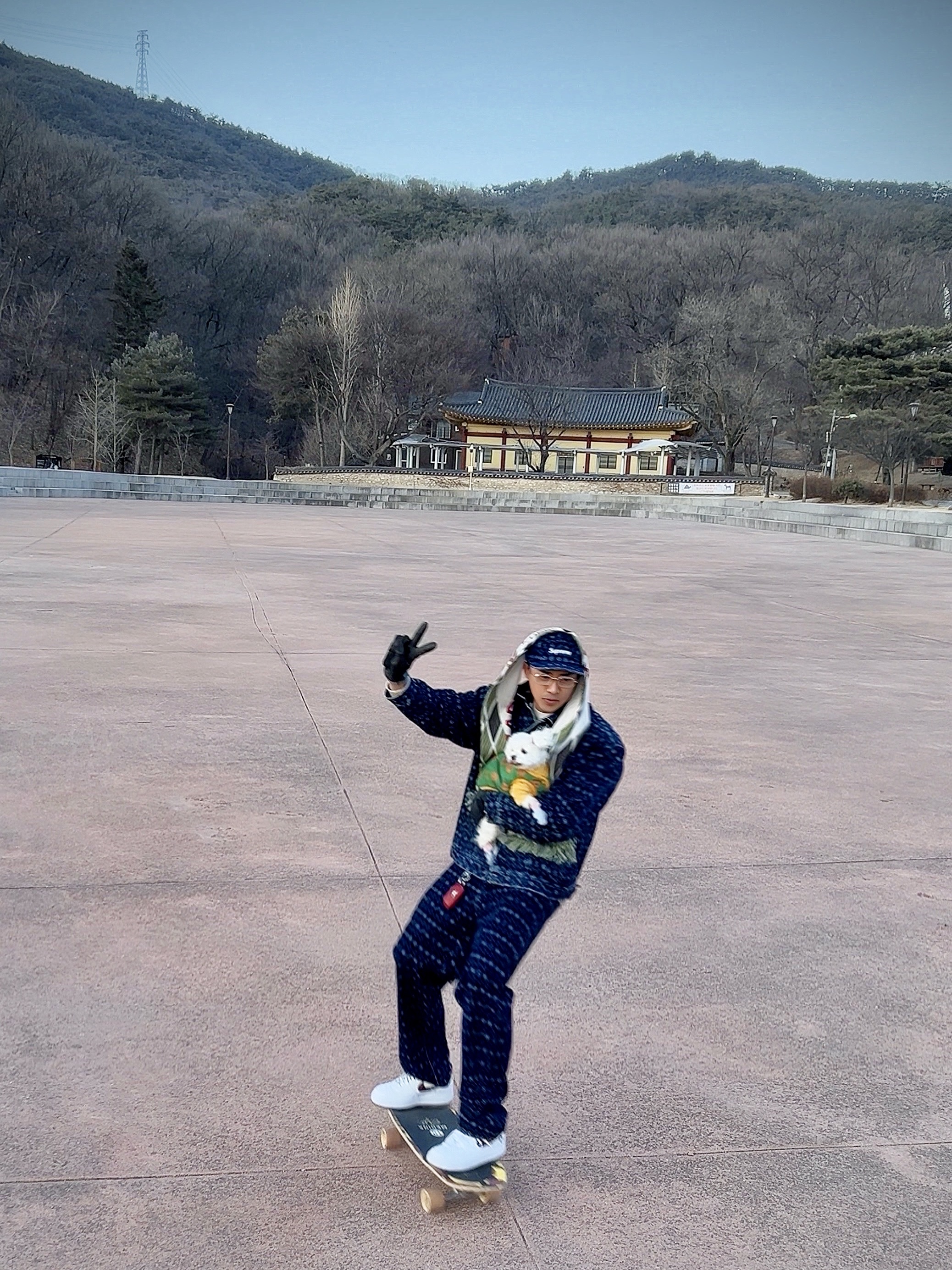 Supreme Flocked Denim Camp Cap Blue - 24FW, Supreme Flocked Denim Trucker Jacket Blue - 24FW 착용 스타일 - 1
