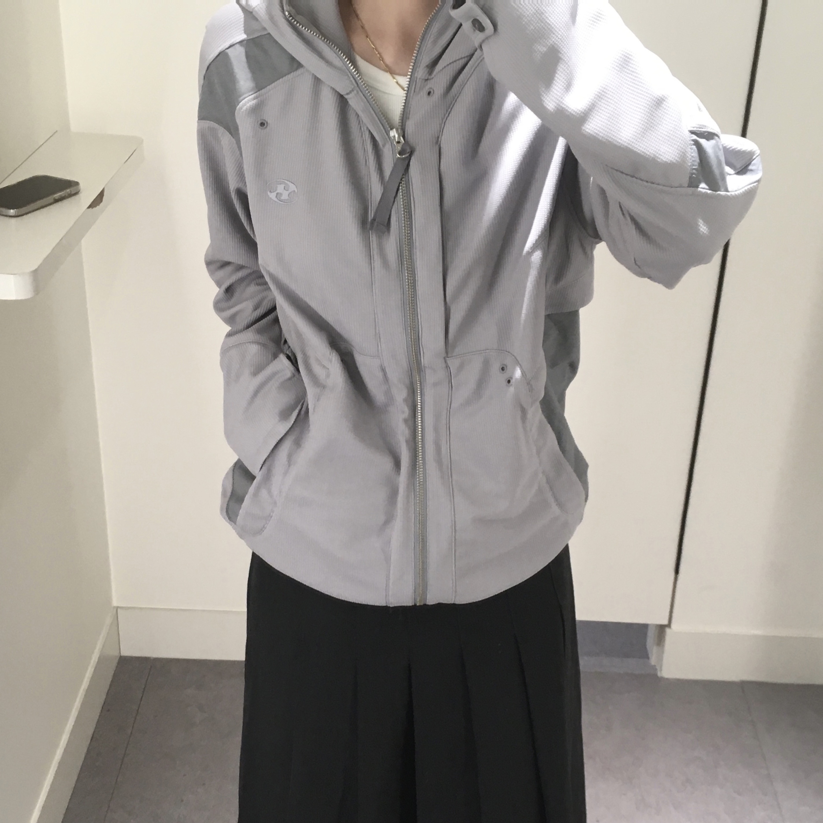 Sansan Gear Dual-Shade Jacket Grey_26SS 착용 스타일 - 1