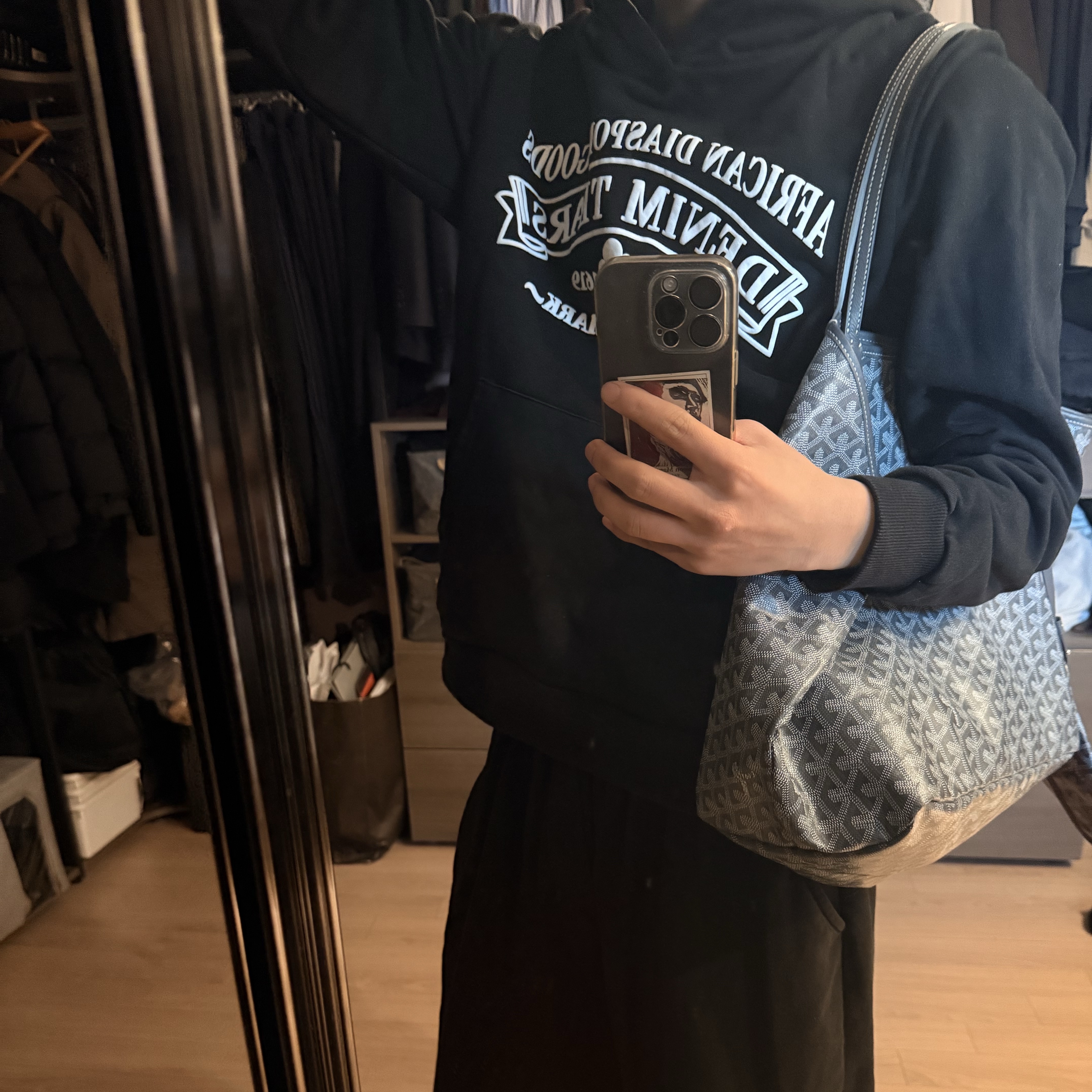 Goyard Saint Louis PM Bag Grey, Denim Tears Cotton Wreath Zip Hoodie Black 착용 스타일