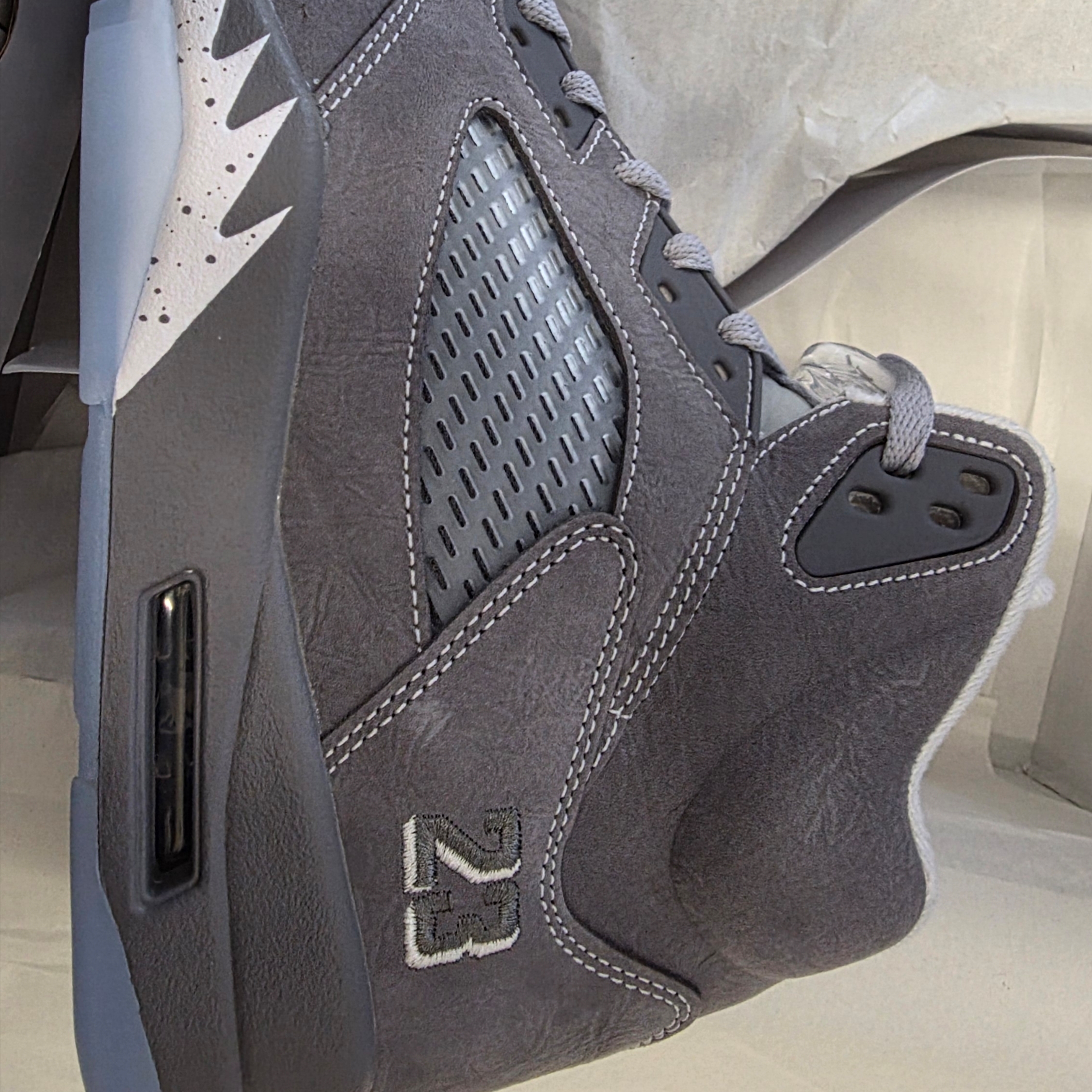 Jordan 5 Retro Light Graphite and Wolf Grey 착용 스타일