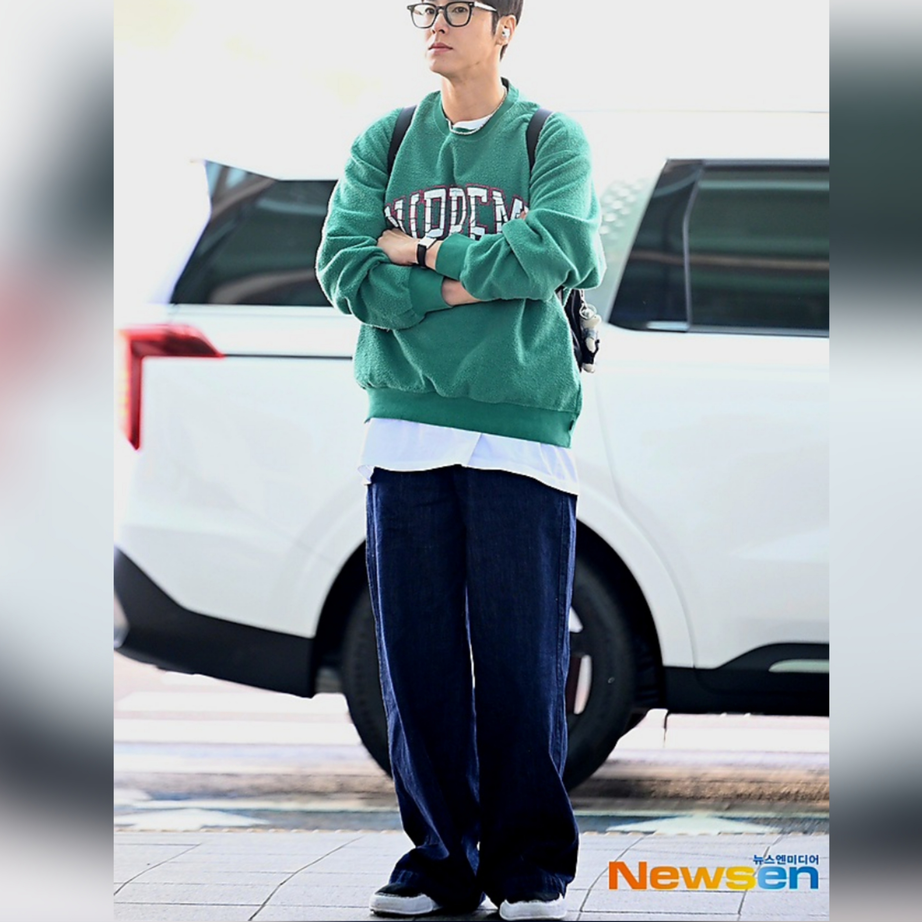 Supreme Inside Out Crewneck Light Pine - 23FW 착용 스타일