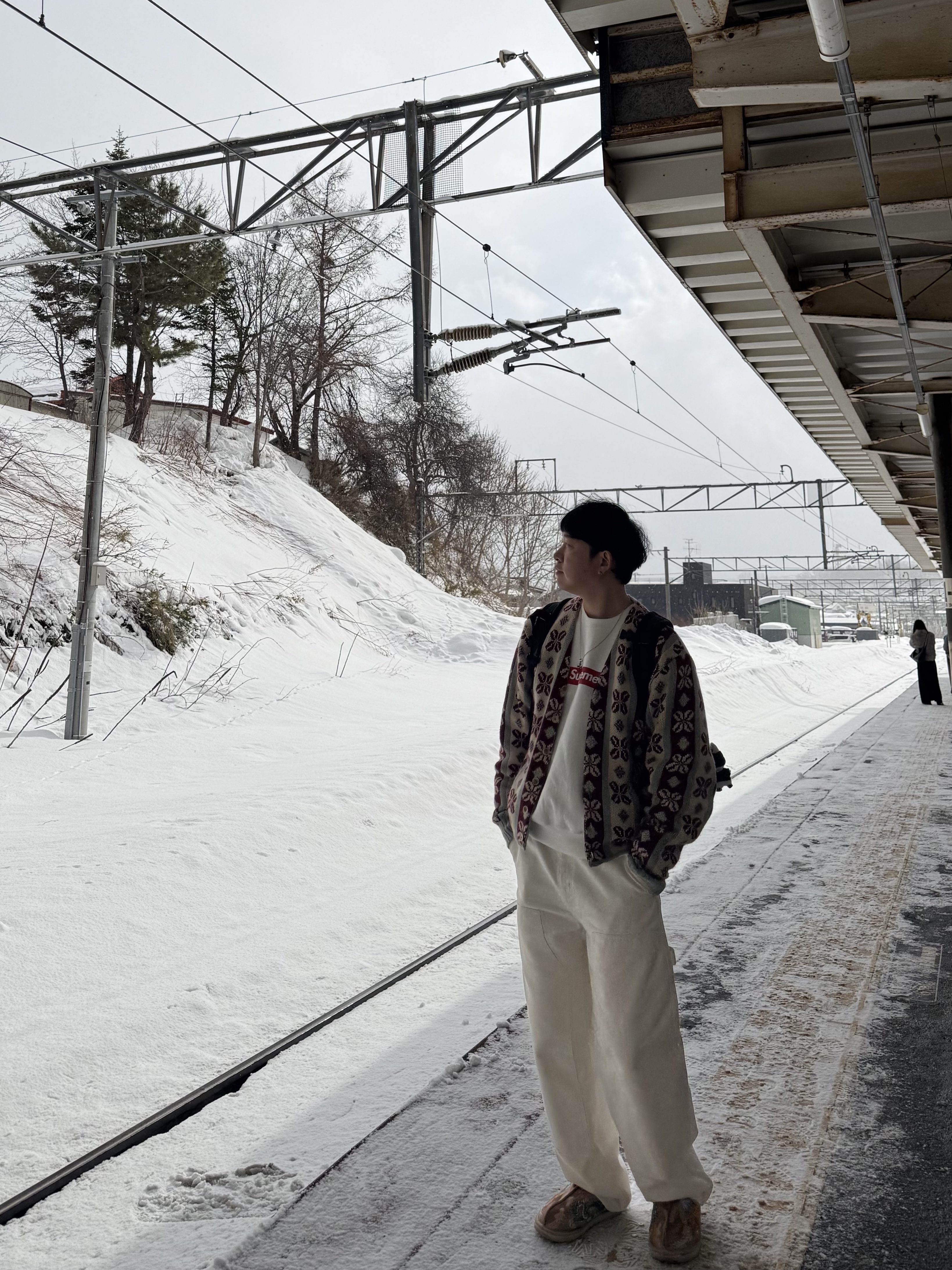Stussy Canvas Work Pants Bone, UGG x Palace Tasman Slipper Chestnut Camo 착용 스타일