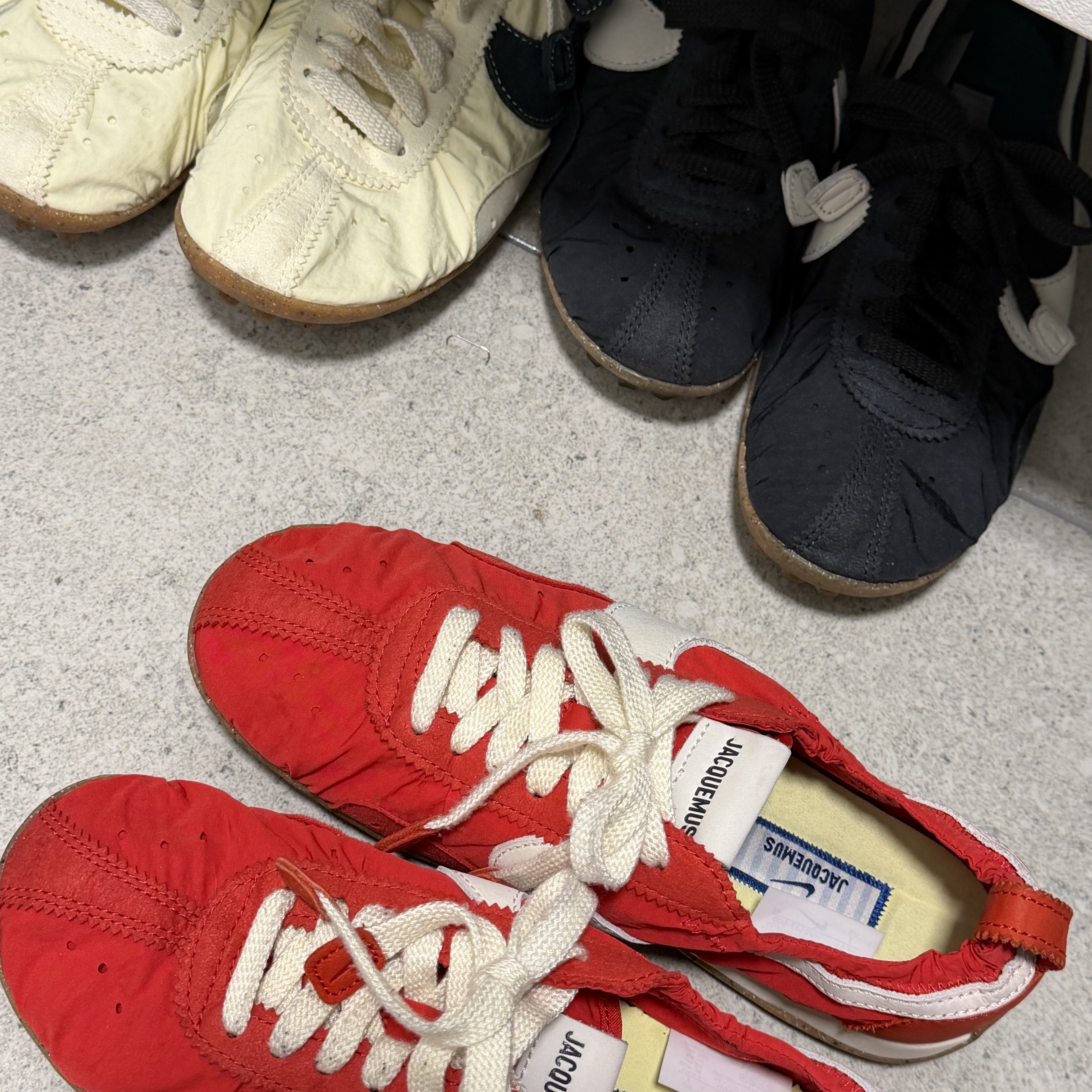 Nike x Jacquemus Moon Shoe SP University Red and Bicycle Yellow 착용 스타일 - 2