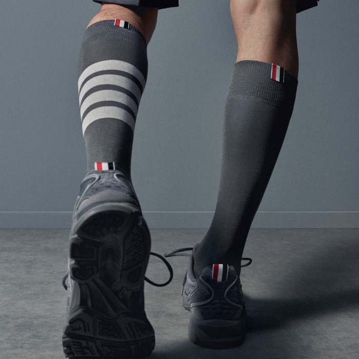 Asics Gel-Kayano 14 Black Pure Silver, Asics x Thom Browne Gel-Kayano 14 Grey 착용 스타일 - 1