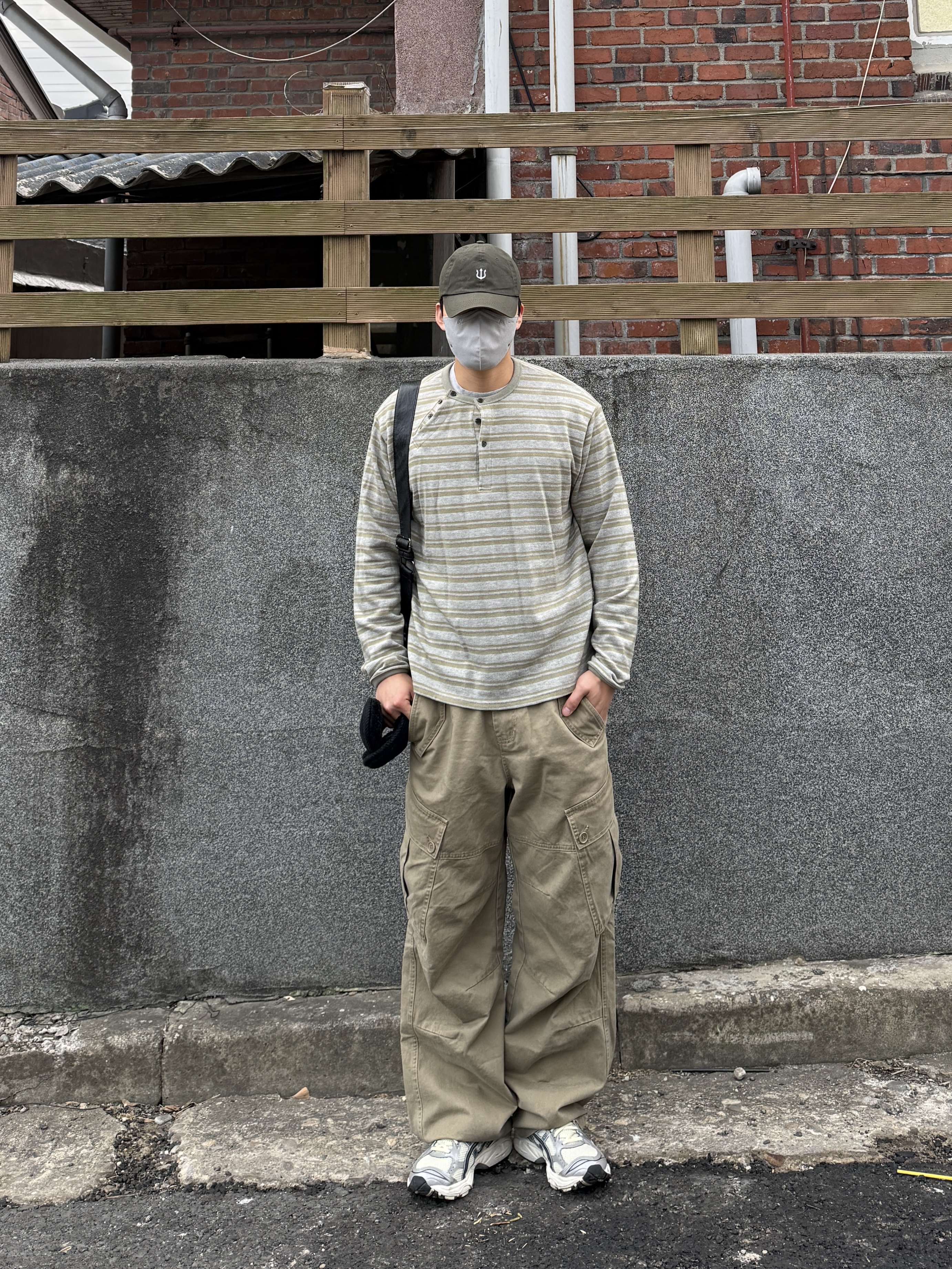 Asics Gel-Kayano 14 Oyster White Steeple Grey, VERUTUM VSH008N Trident Sports Cap Light Khaki 착용 스타일 - 1