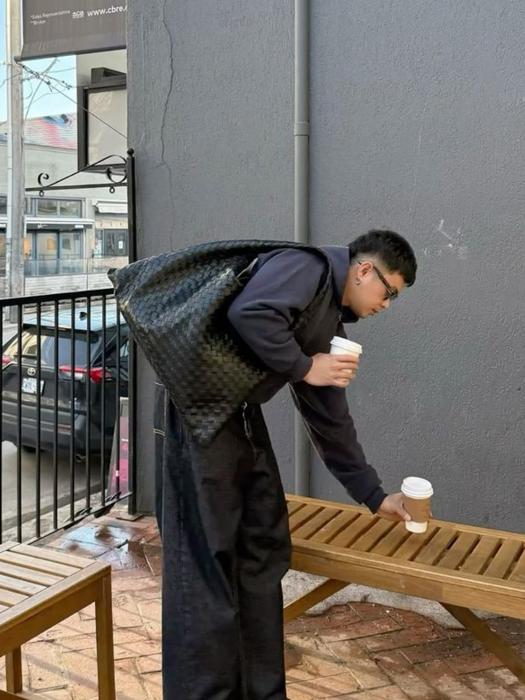 Trader Joe's Canvas Tote Bag Navy, Porter All New Tanker Sling Bag Black 착용 스타일 - 2