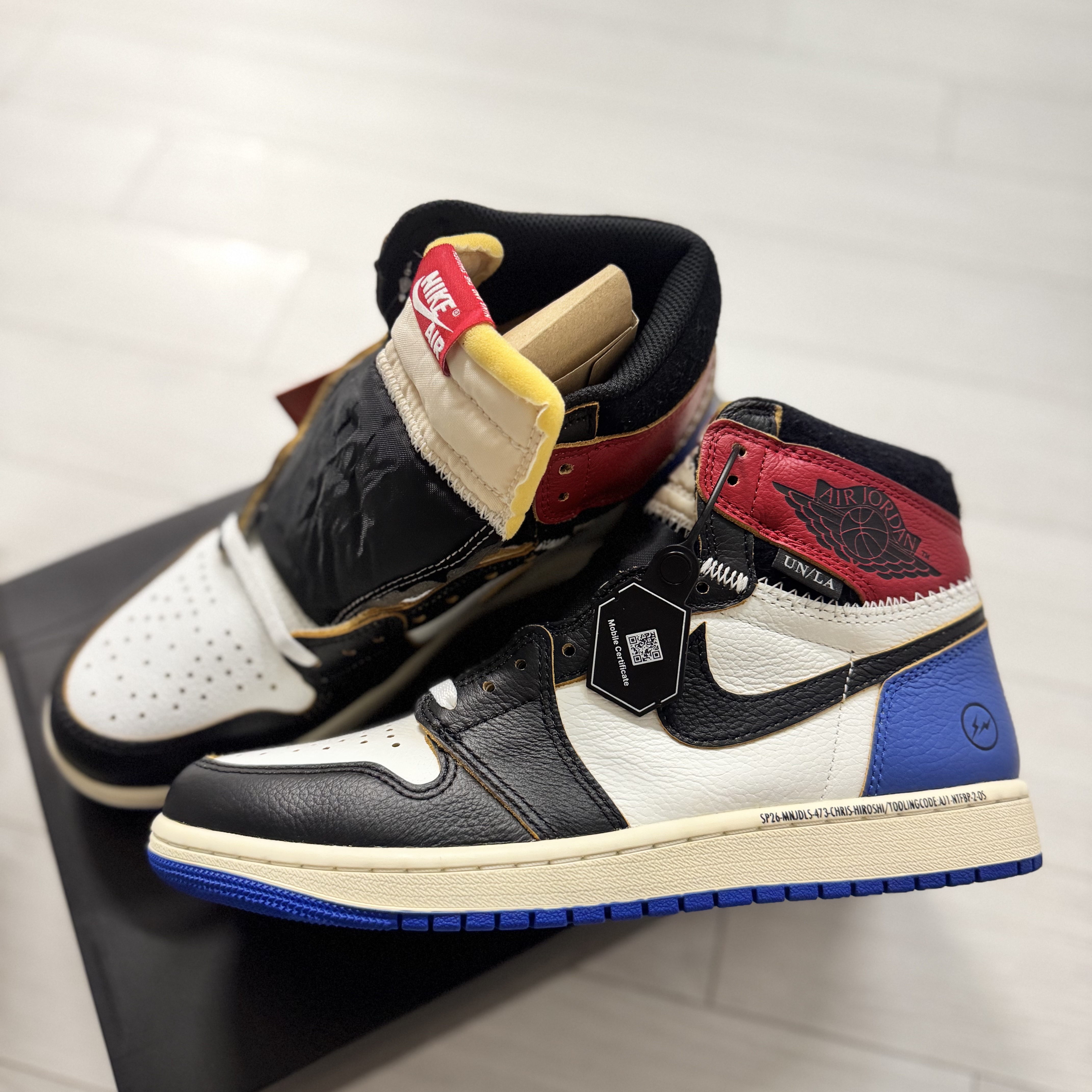 Jordan 1 x Fragment x Union LA Black and Varsity Red 착용 스타일