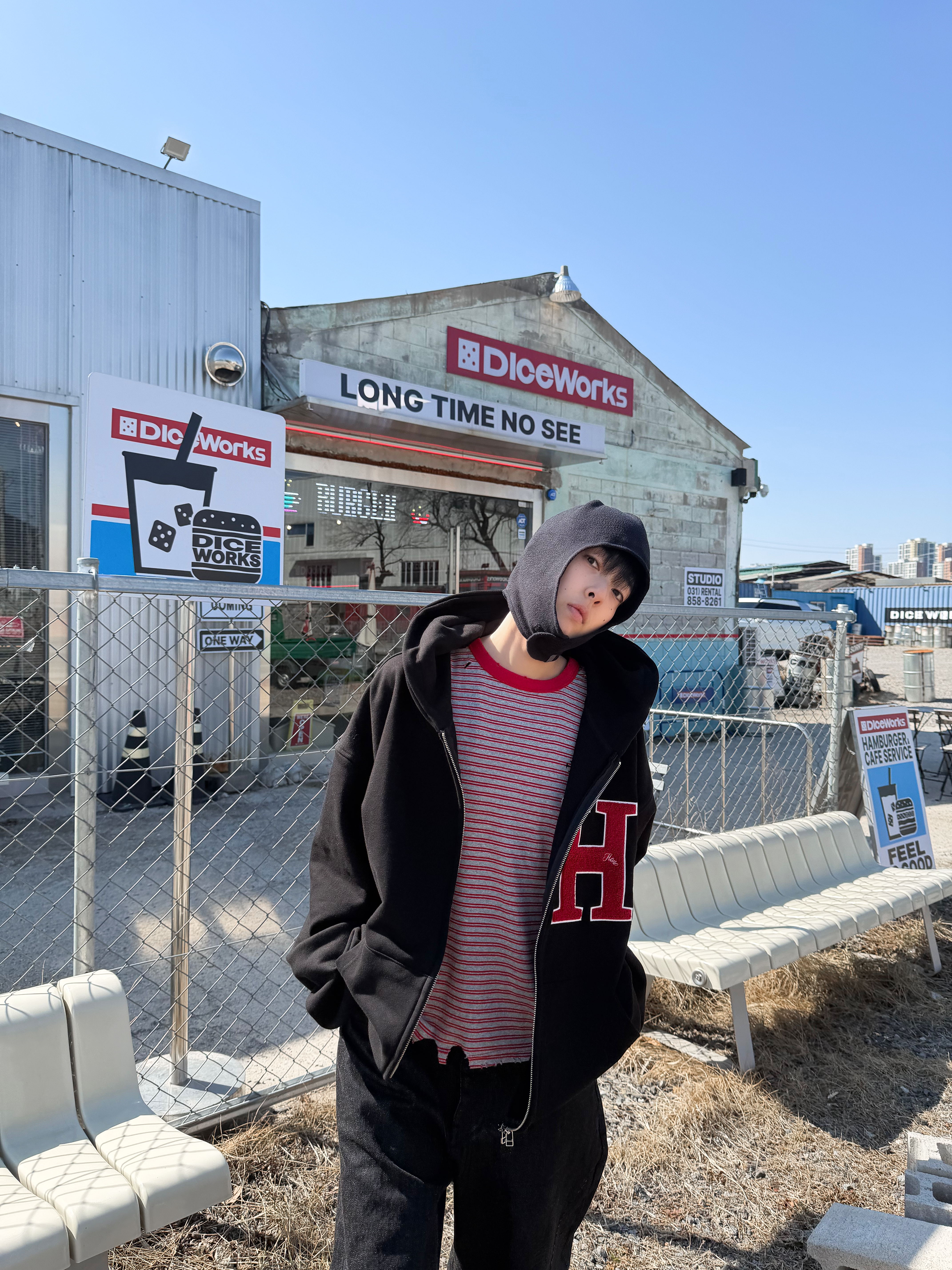 Hono Report H Boucle Hooded Zip-up Red Patch, Farfromwhat Far Selvedge Wide Jeans 착용 스타일 - 5