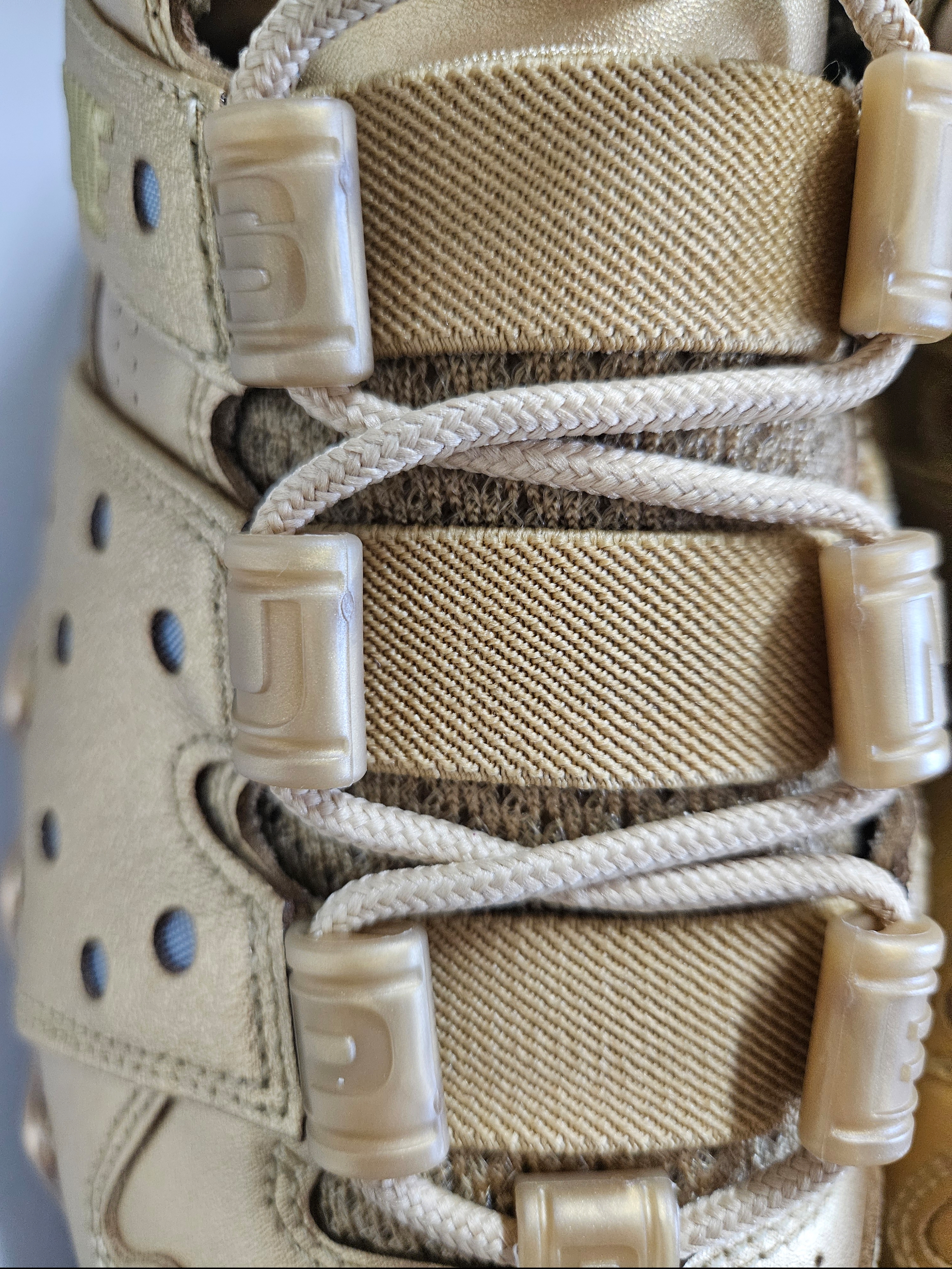 Nike x Supreme SB Air Max 2 CB 94 Low Metallic Gold Varisty Red Metallic Gold Black 착용 스타일 - 4