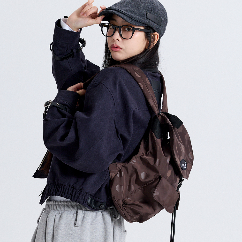 마크니 폴카 도트 플랩 백팩 브라운(MACNI Polka Dot Flap Backpack Brown) - 2