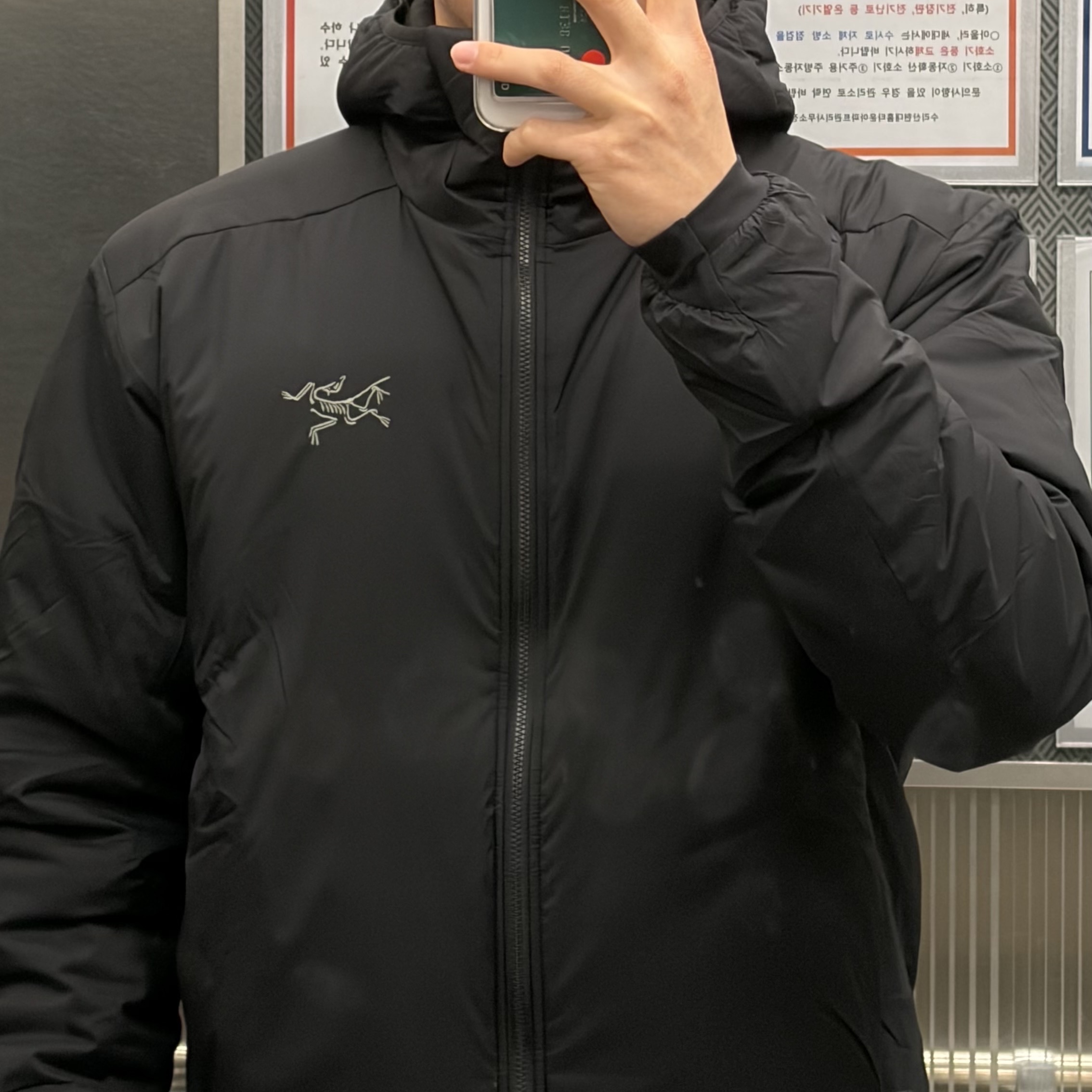Arc'teryx Atom SV Hoody Black 착용 스타일