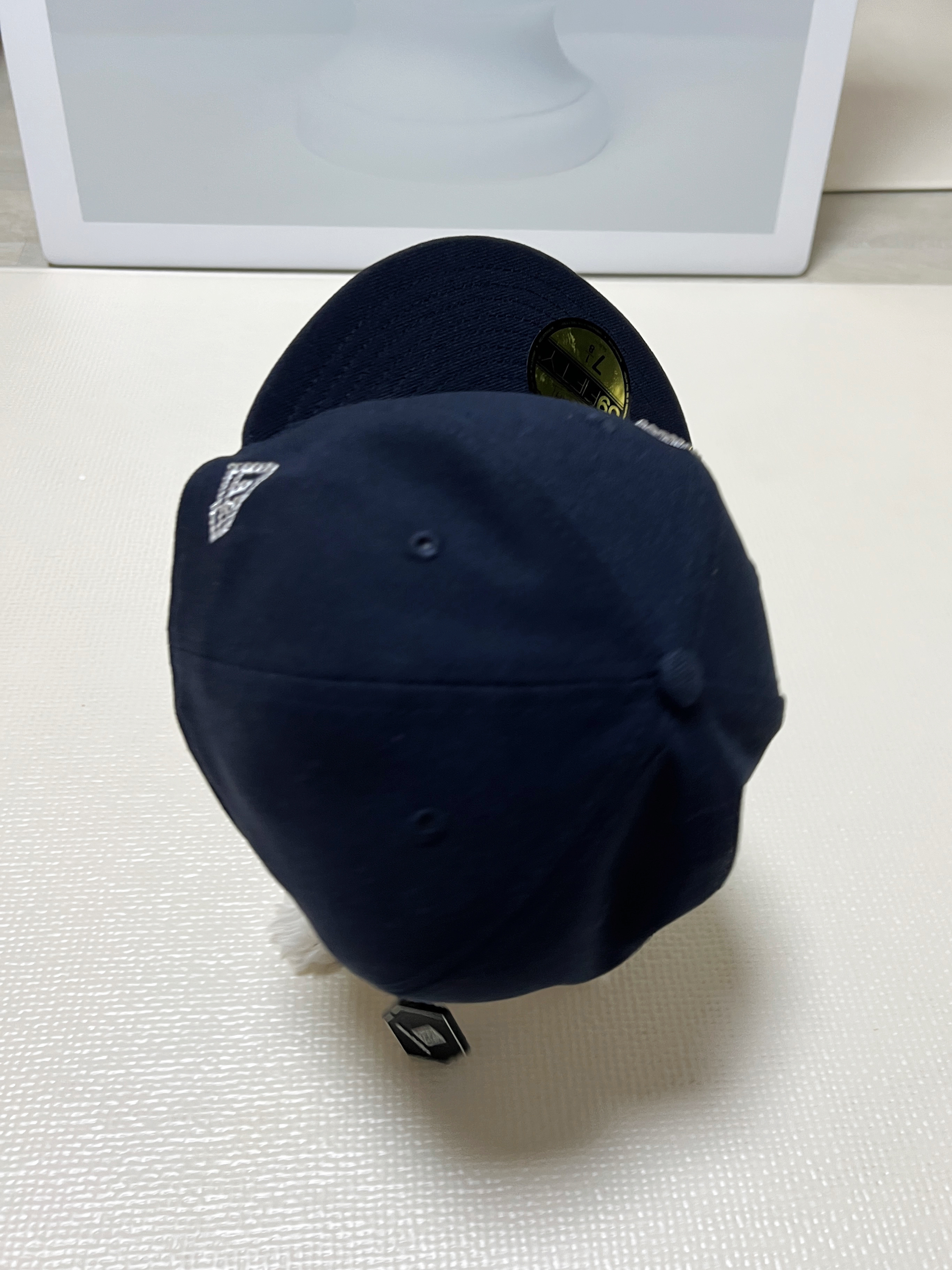 Supreme Swarovski S Logo New Era Navy - 25FW 착용 스타일 - 3