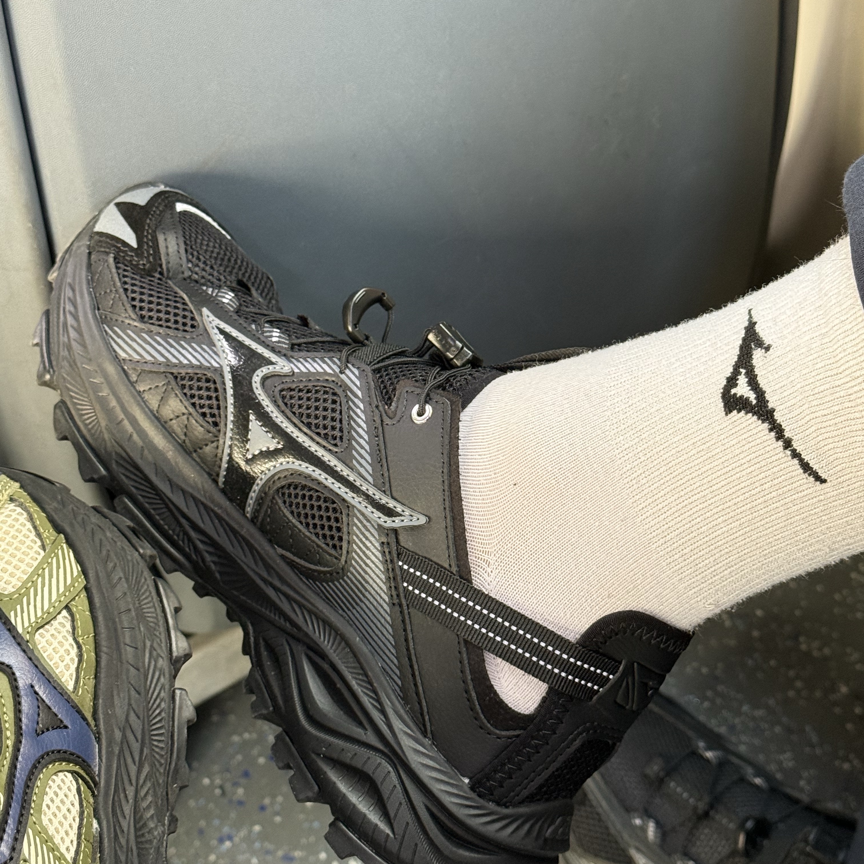 Mizuno Racer Trail SE Black, Mizuno Racer Trail SE Khaki 착용 스타일