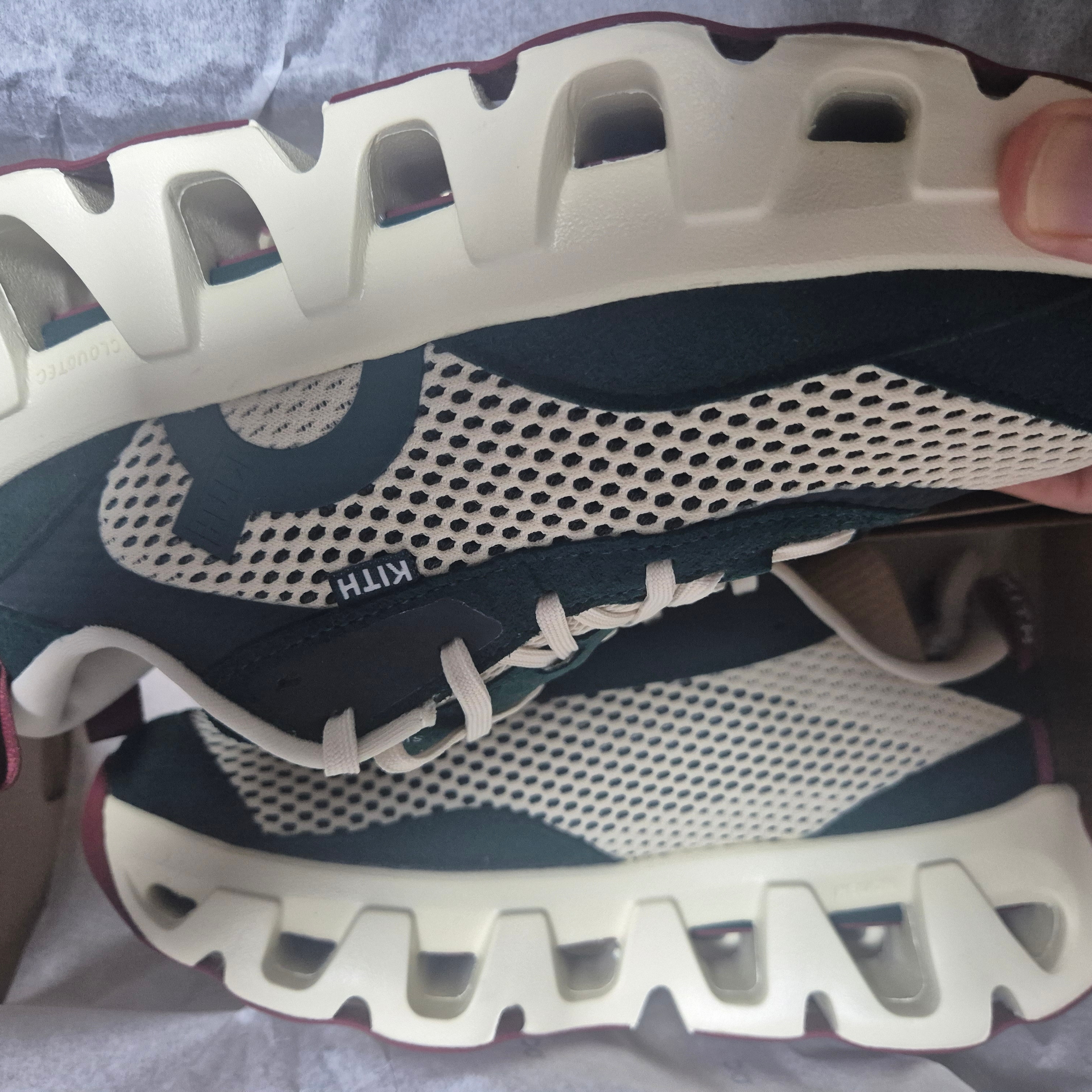 (W) On Running x Kith K-Tech 2 Spirulina Barley 착용 스타일 - 1