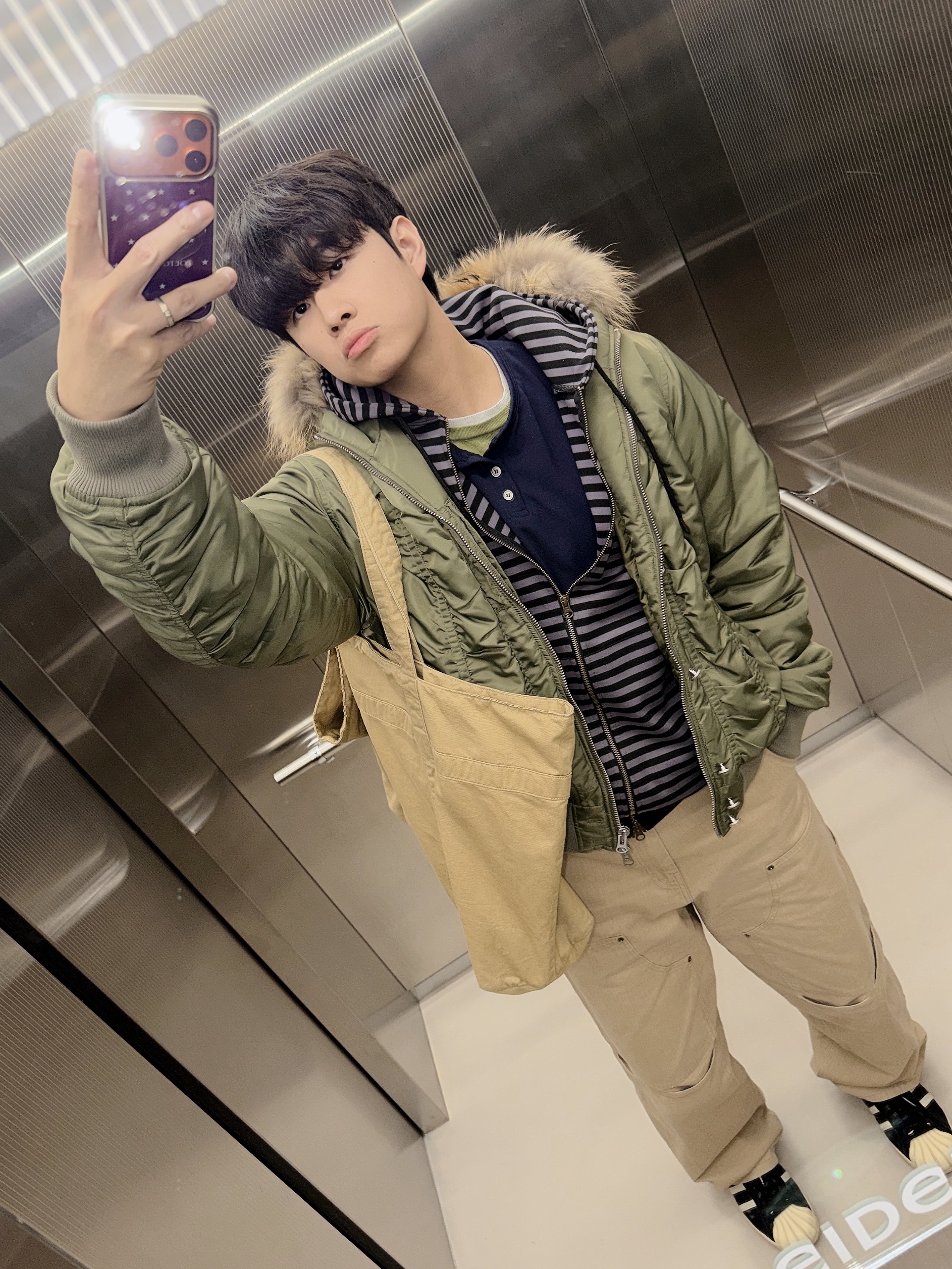 Thevinylhouse Fur Hooded MA-1 Jacket Khaki, Adidas x Thug Club Superstar Vintage Core Black Cream White 착용 스타일 - 1