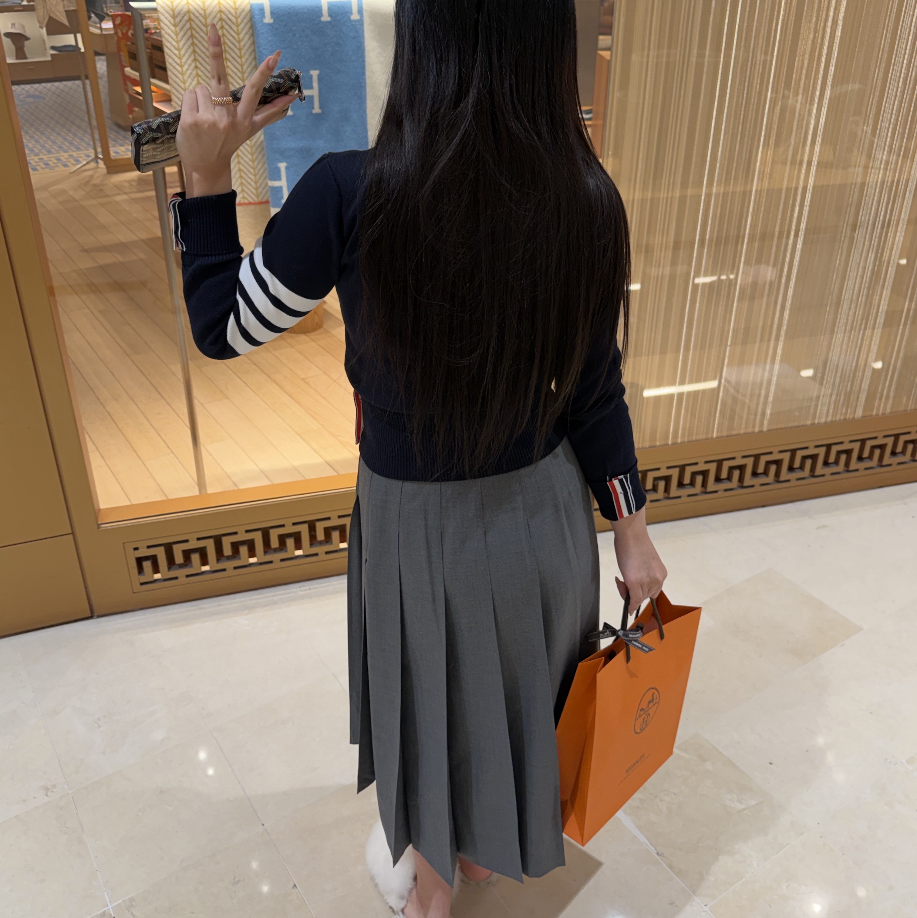 Hermes Evelyne 16 Sellier Bag Epsom & Gold Gold, (W) Thom Browne Super 120 Twill Below The Knee Pleated Skirt Medium Grey 착용 스타일