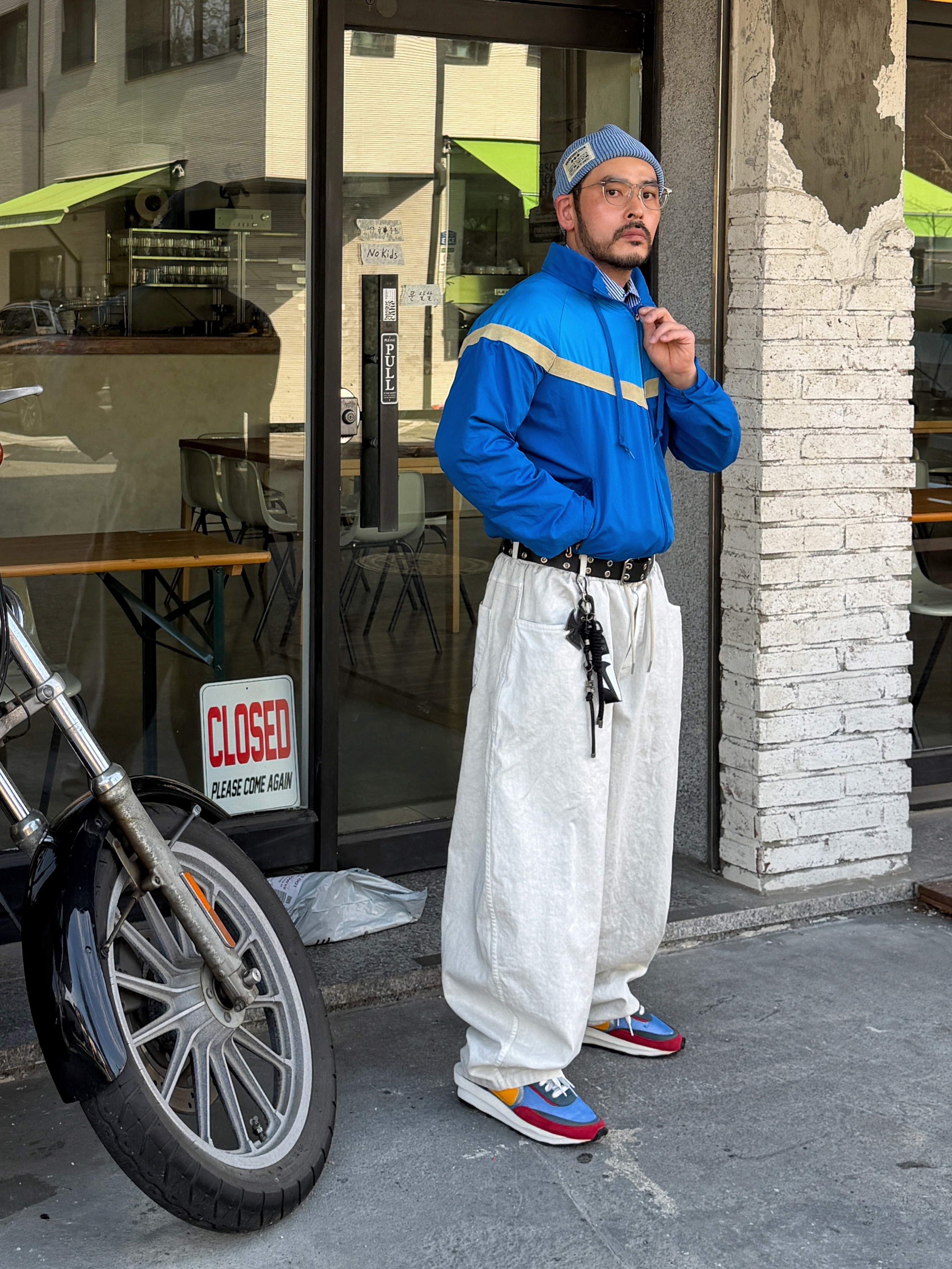 Nike x Sacai LDWaffle Blue Multi 착용 스타일 - 2